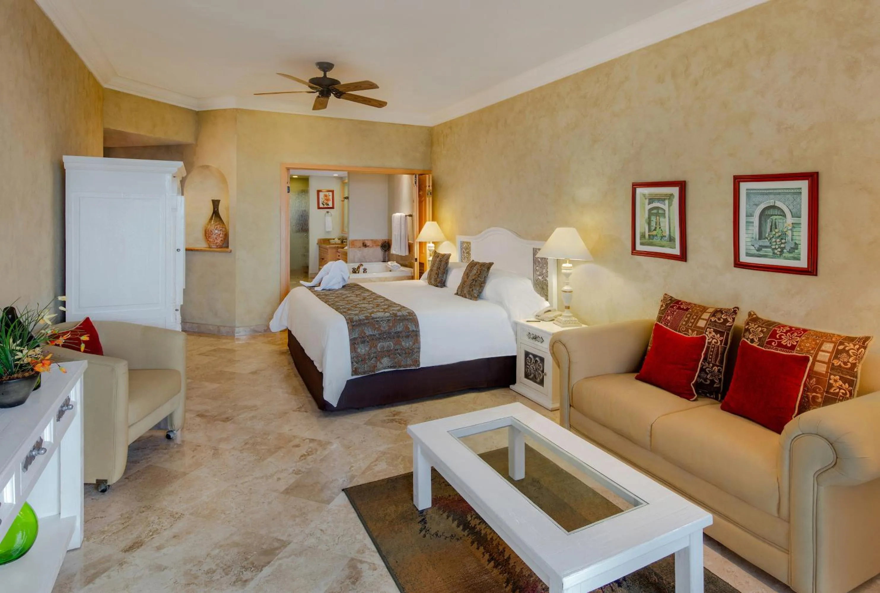 Photo of the whole room, Bed in Cabo La Estancia