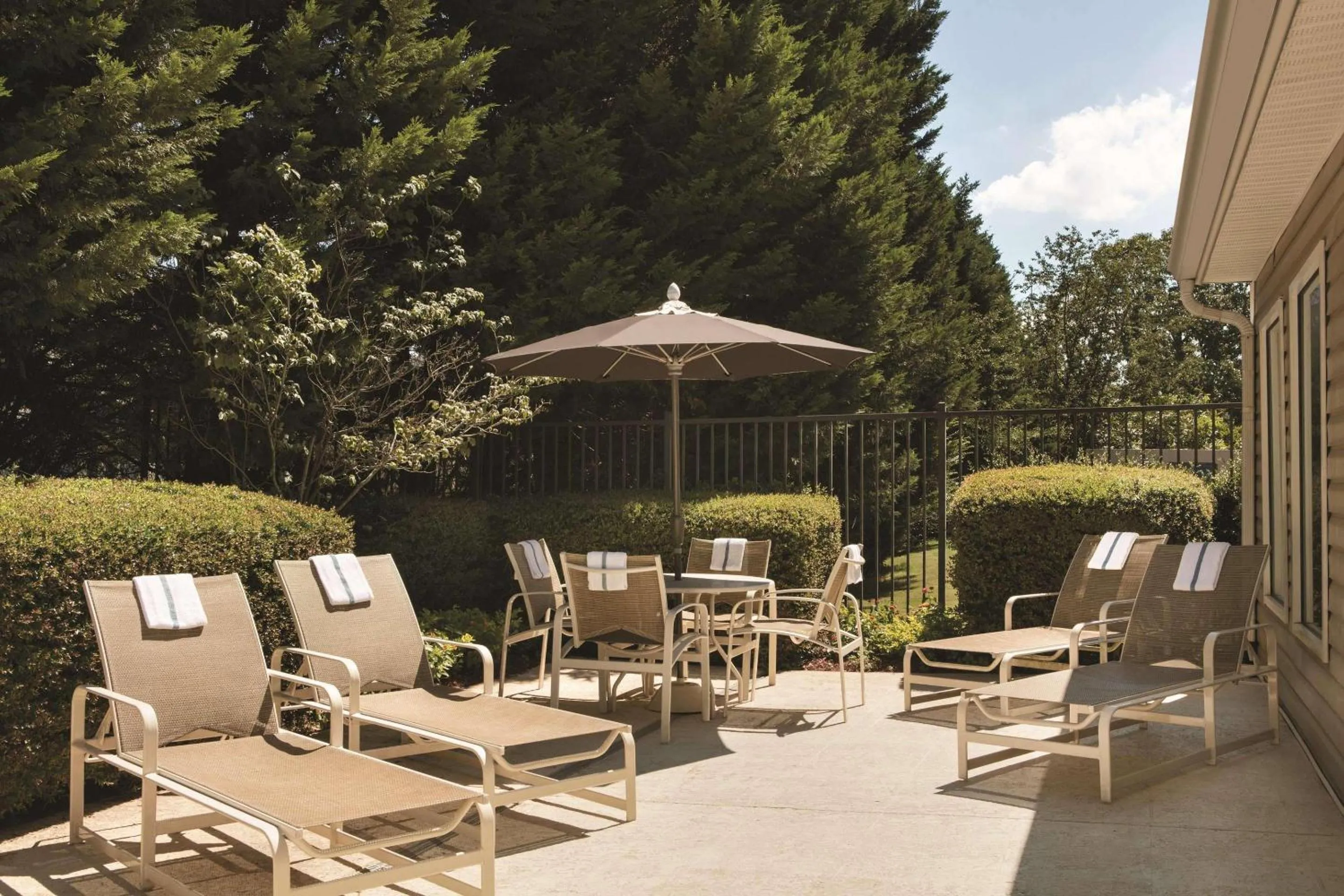 Swimming pool in Country Inn & Suites By Radisson, Atlanta Airport North, GA