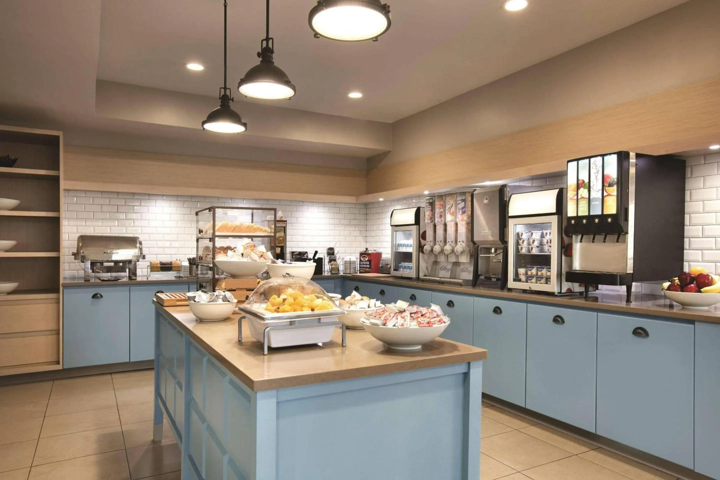 Breakfast in Country Inn & Suites By Radisson, Atlanta Airport North, GA