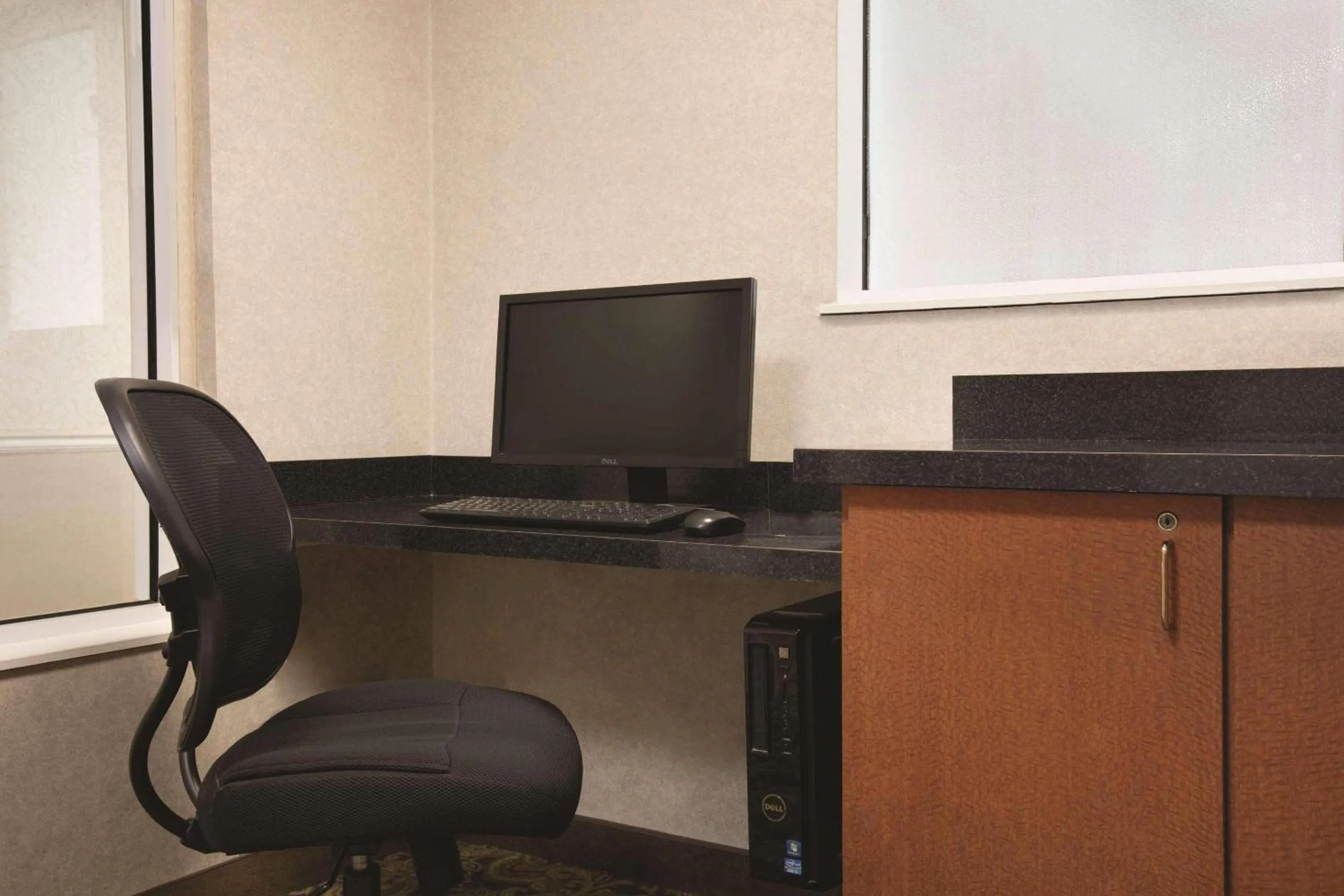Business facilities in Country Inn & Suites By Radisson, Atlanta Airport North, GA