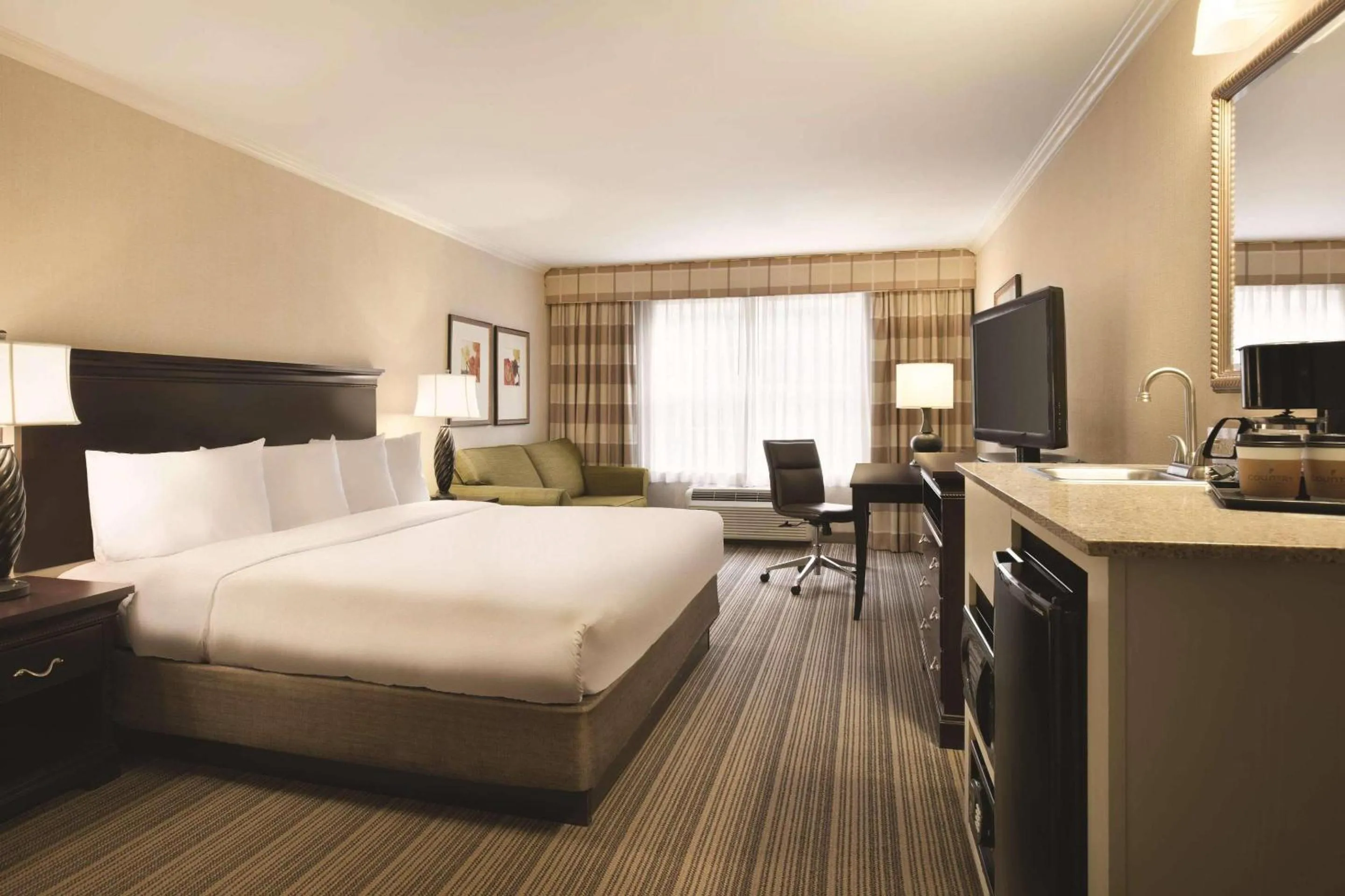 Bedroom, Bed in Country Inn & Suites By Radisson, Atlanta Airport North, GA
