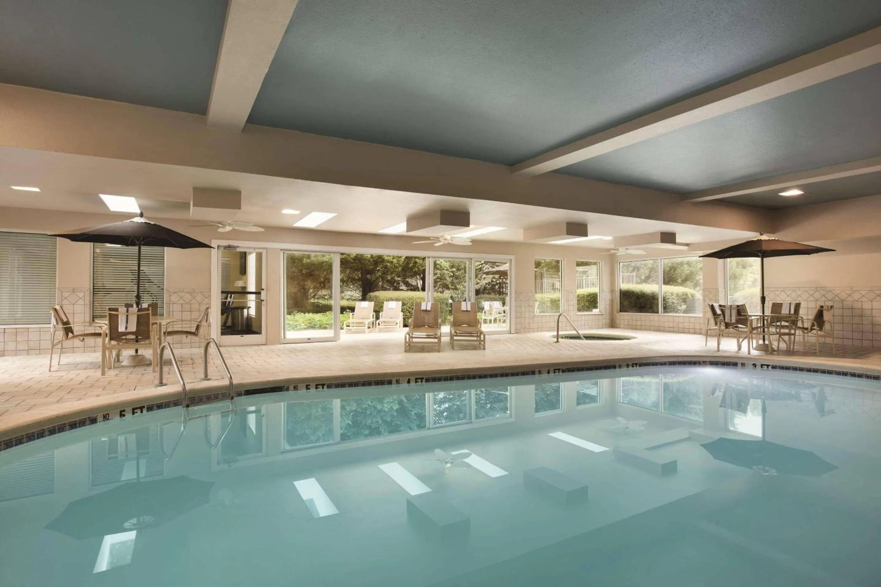 Swimming pool in Country Inn & Suites By Radisson, Atlanta Airport North, GA
