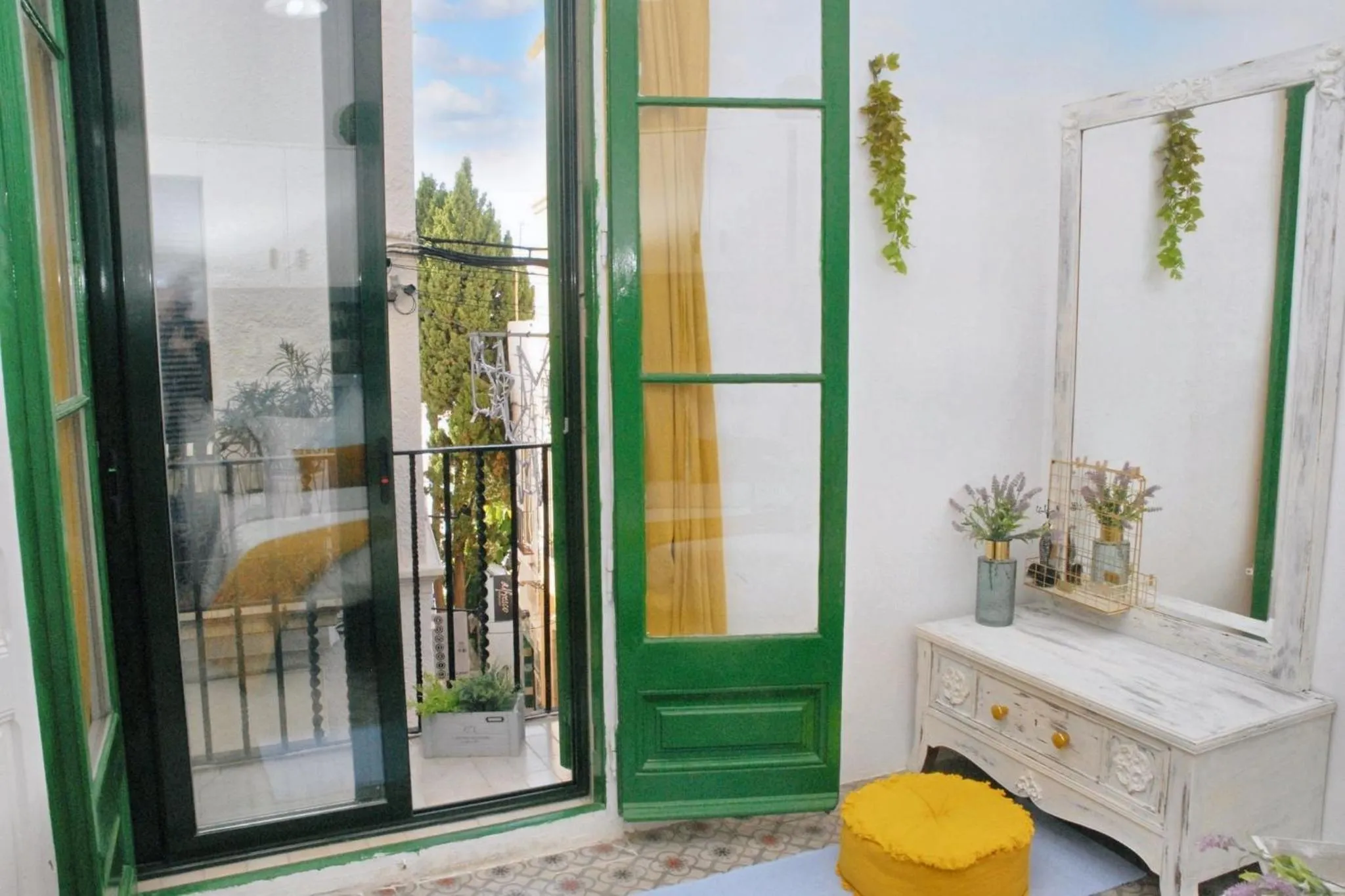 Sea view in Bright Apartment in Sitges + Balcony