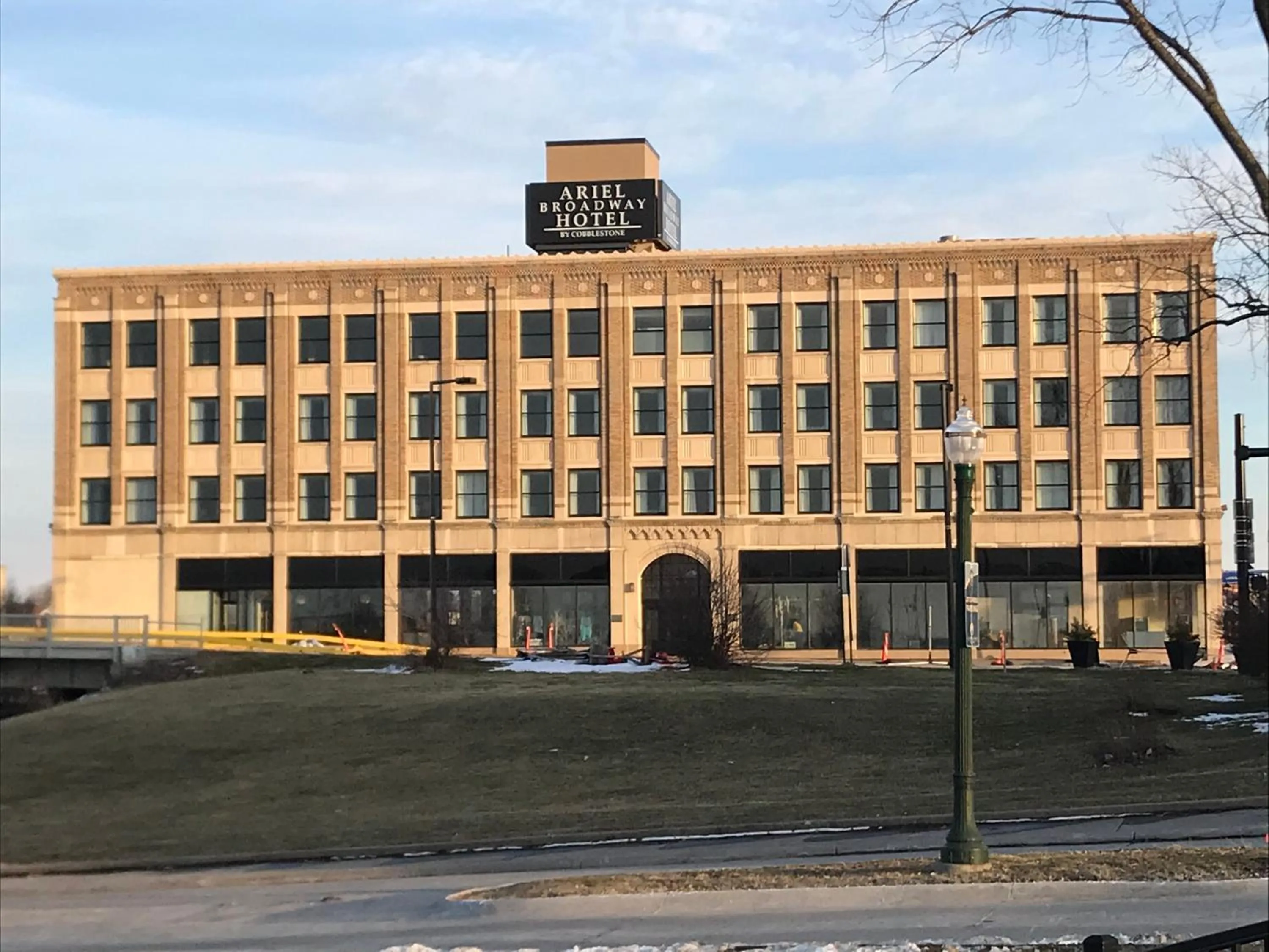 Property building in Ariel Broadway Hotel