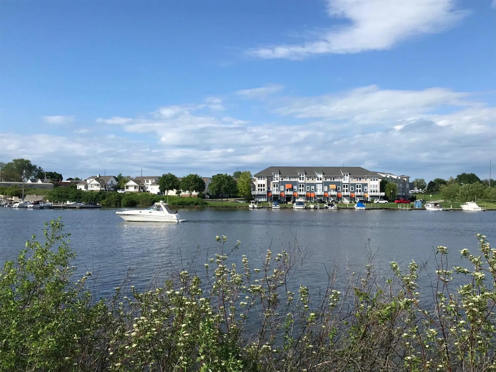 Lake view in Ariel Broadway Hotel