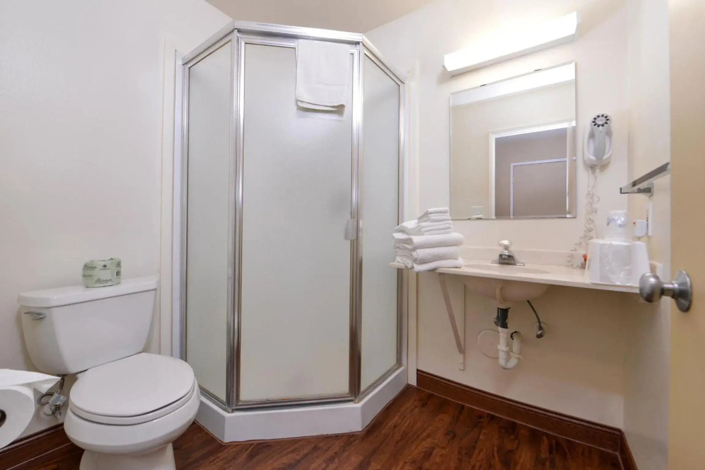 Property building, Bathroom in Valued Stay Madison