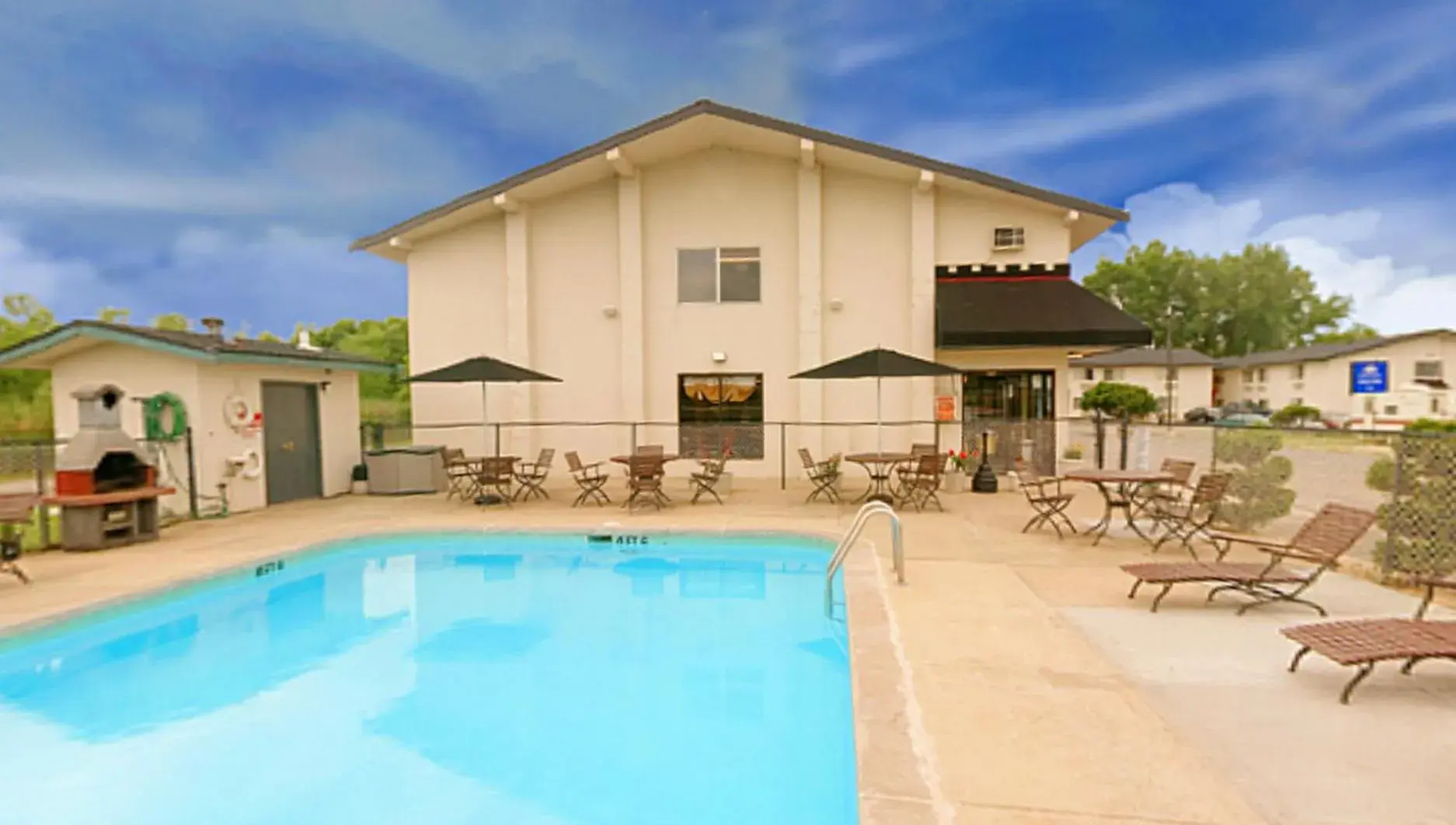 Swimming pool, Property Building in Valued Stay Madison