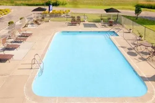 Swimming pool, Pool View in Valued Stay Madison