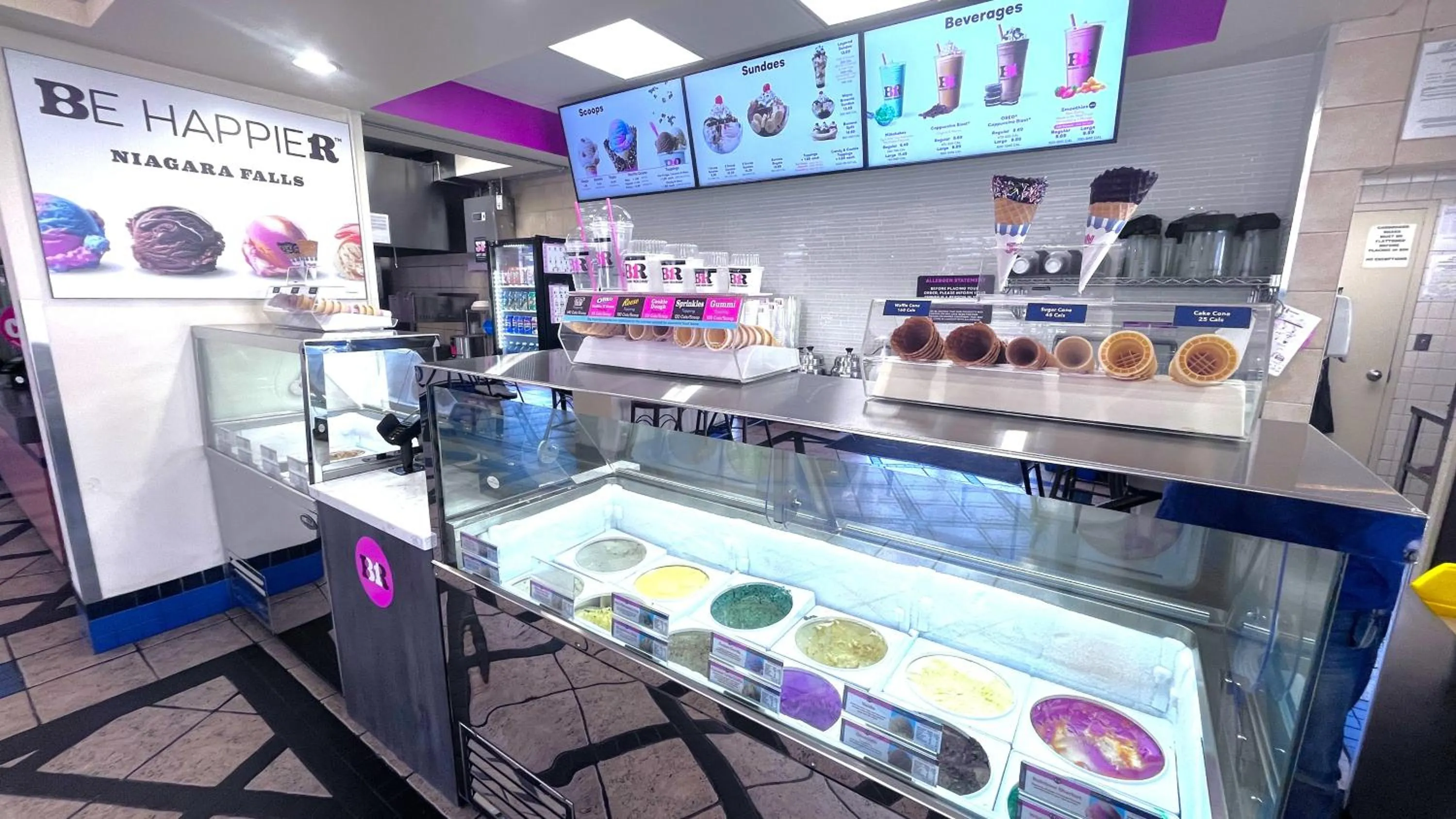 Restaurant/places to eat in Howard Johnson Plaza by Wyndham by the Falls Niagara Falls