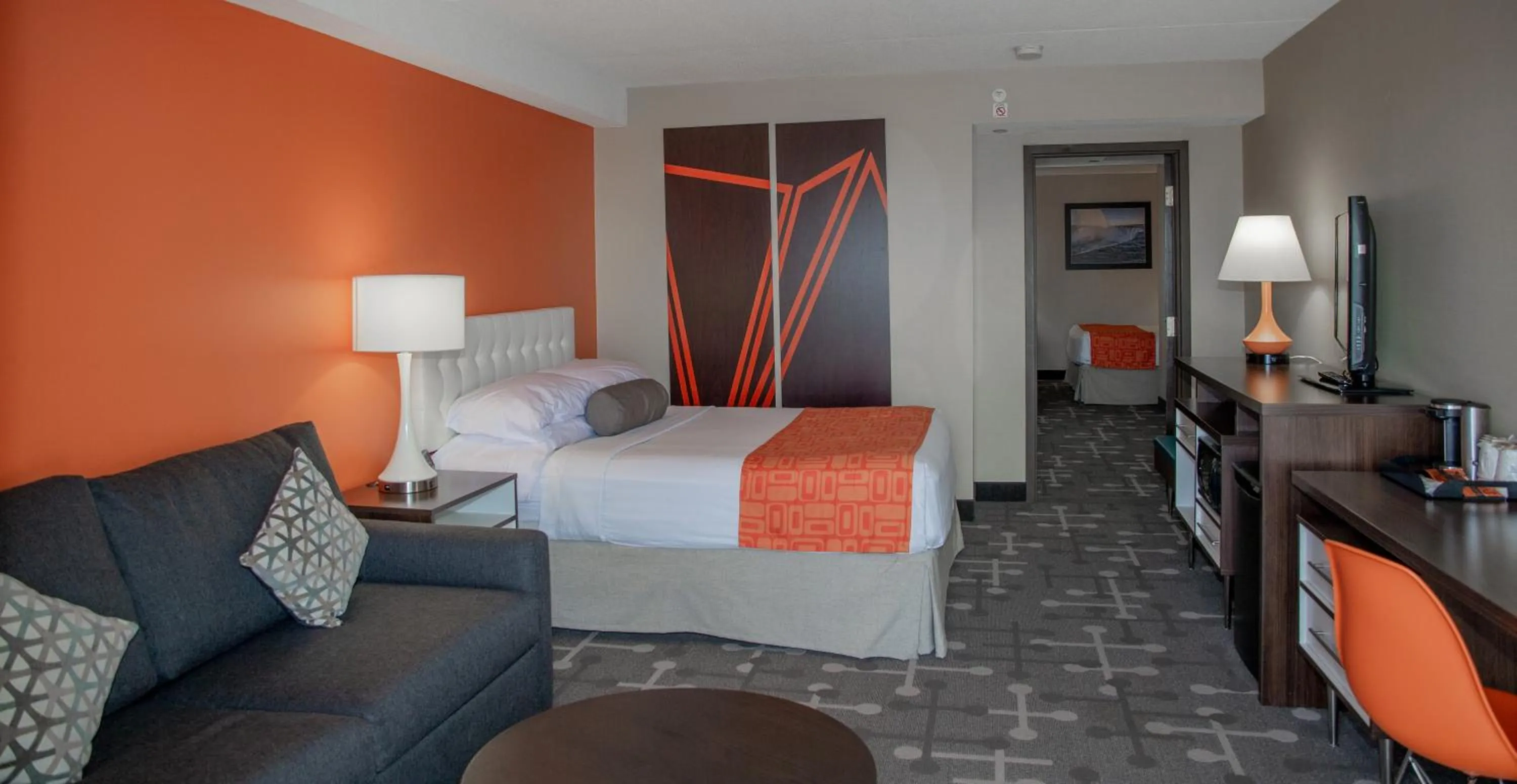 Property building, Bed in Howard Johnson Plaza by Wyndham by the Falls Niagara Falls