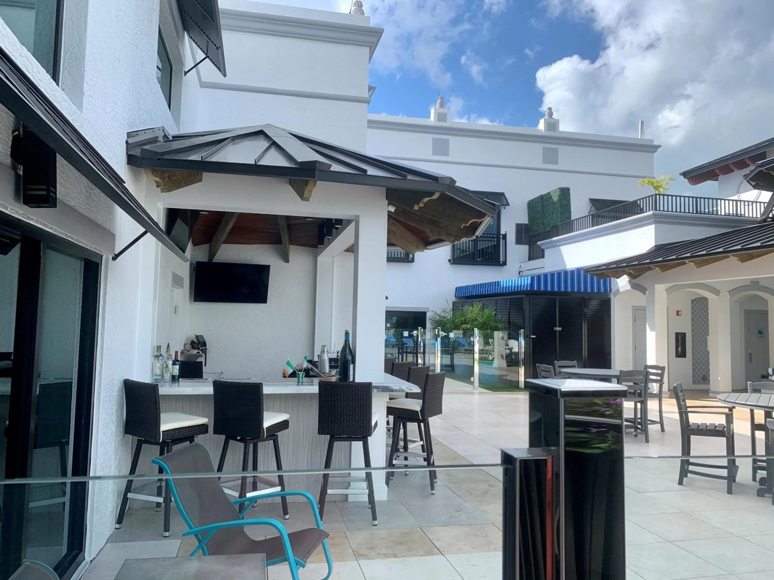 Lounge or bar in Inn On Fifth