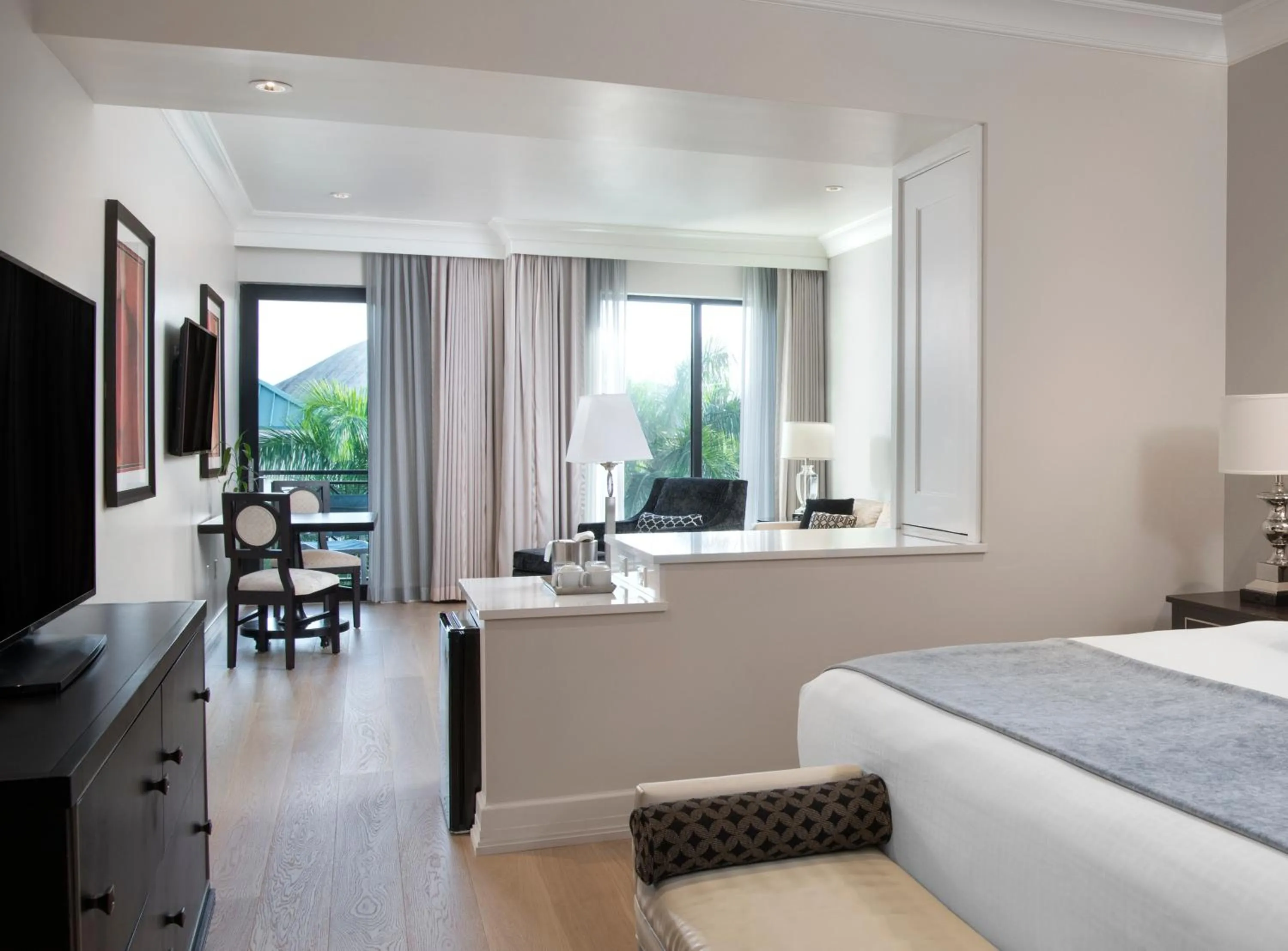 Photo of the whole room, Bed in Inn On Fifth