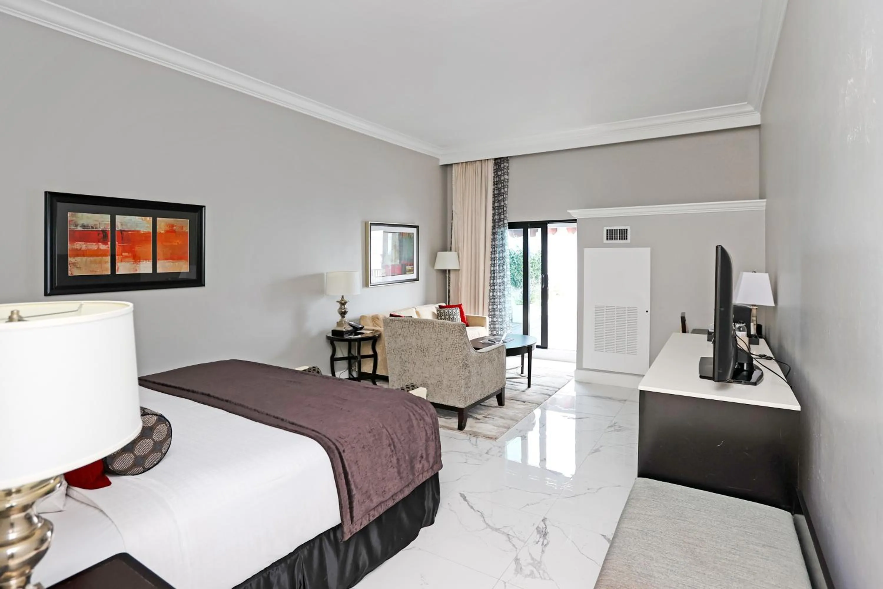 Photo of the whole room, Bed in Inn On Fifth