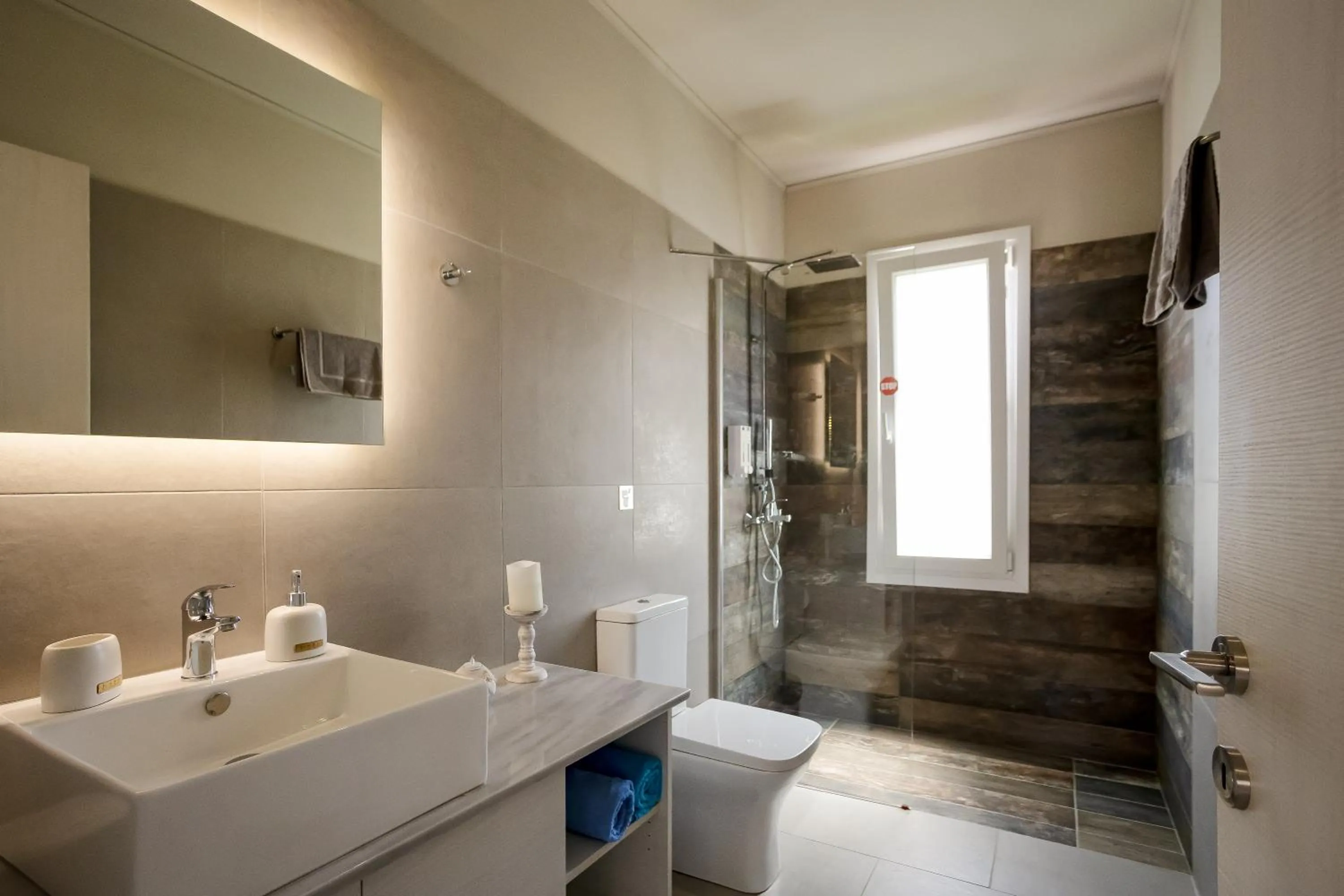 Bathroom in Sarpidon Suites