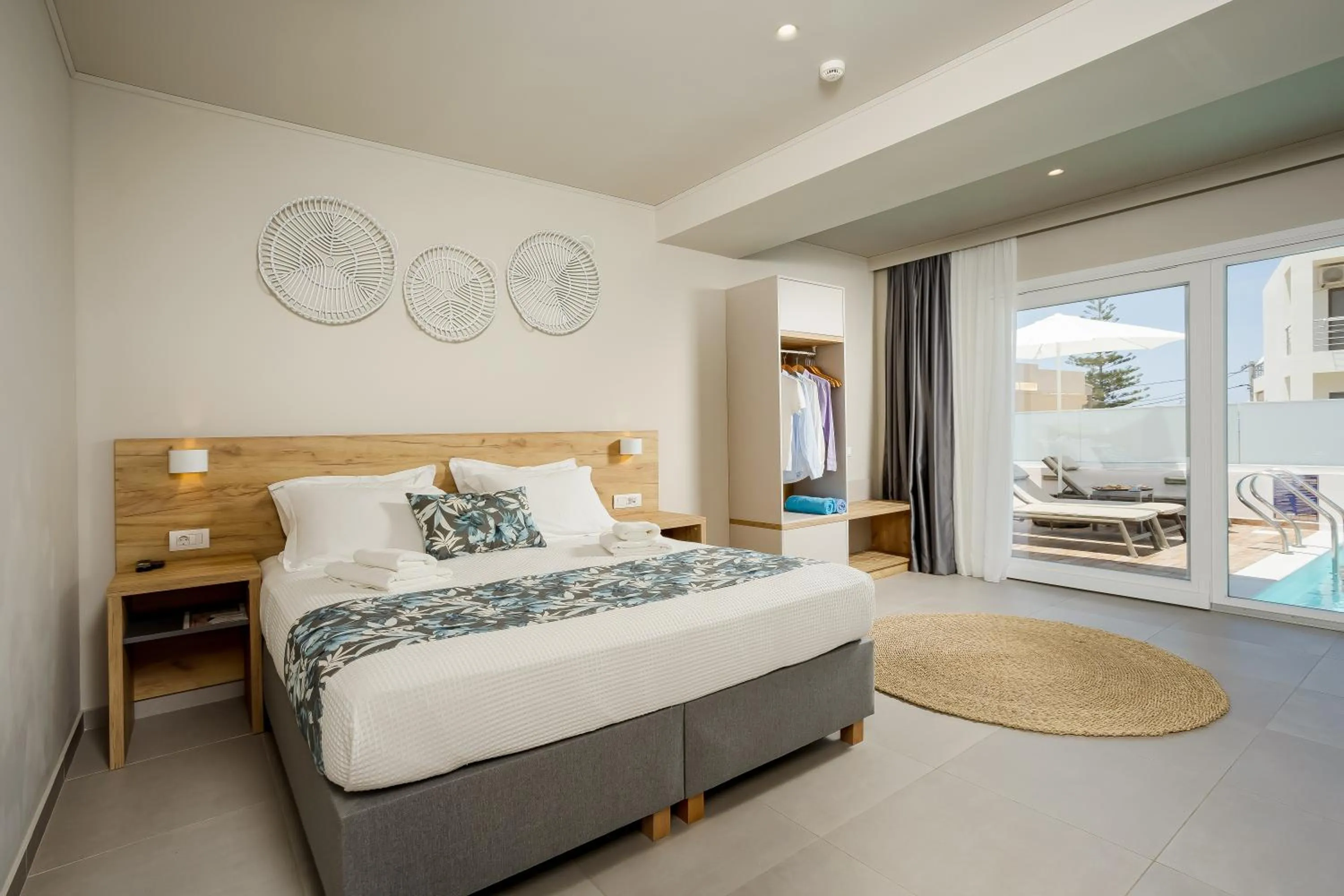 Photo of the whole room, Bed in Sarpidon Suites