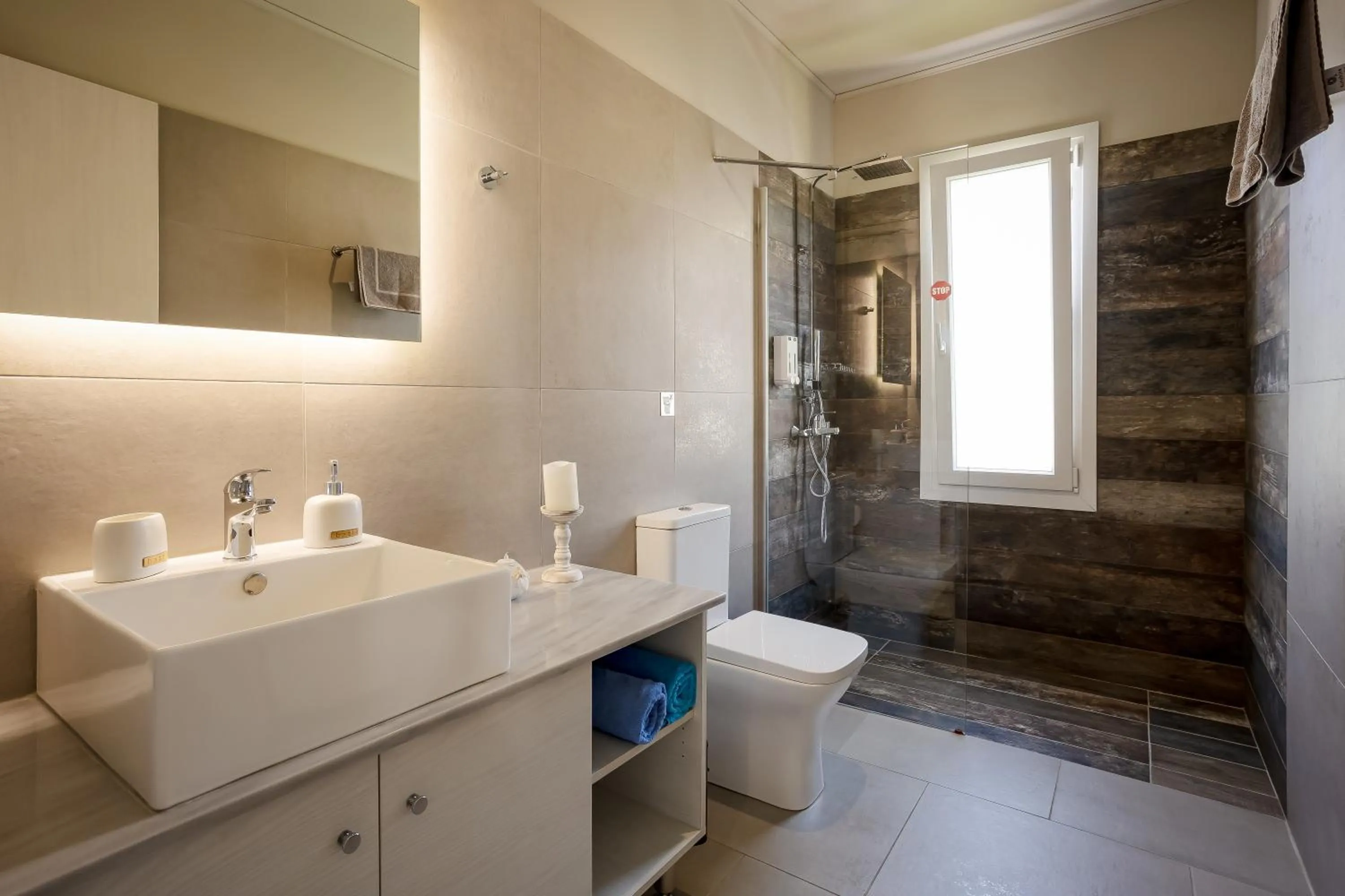 Bathroom in Sarpidon Suites