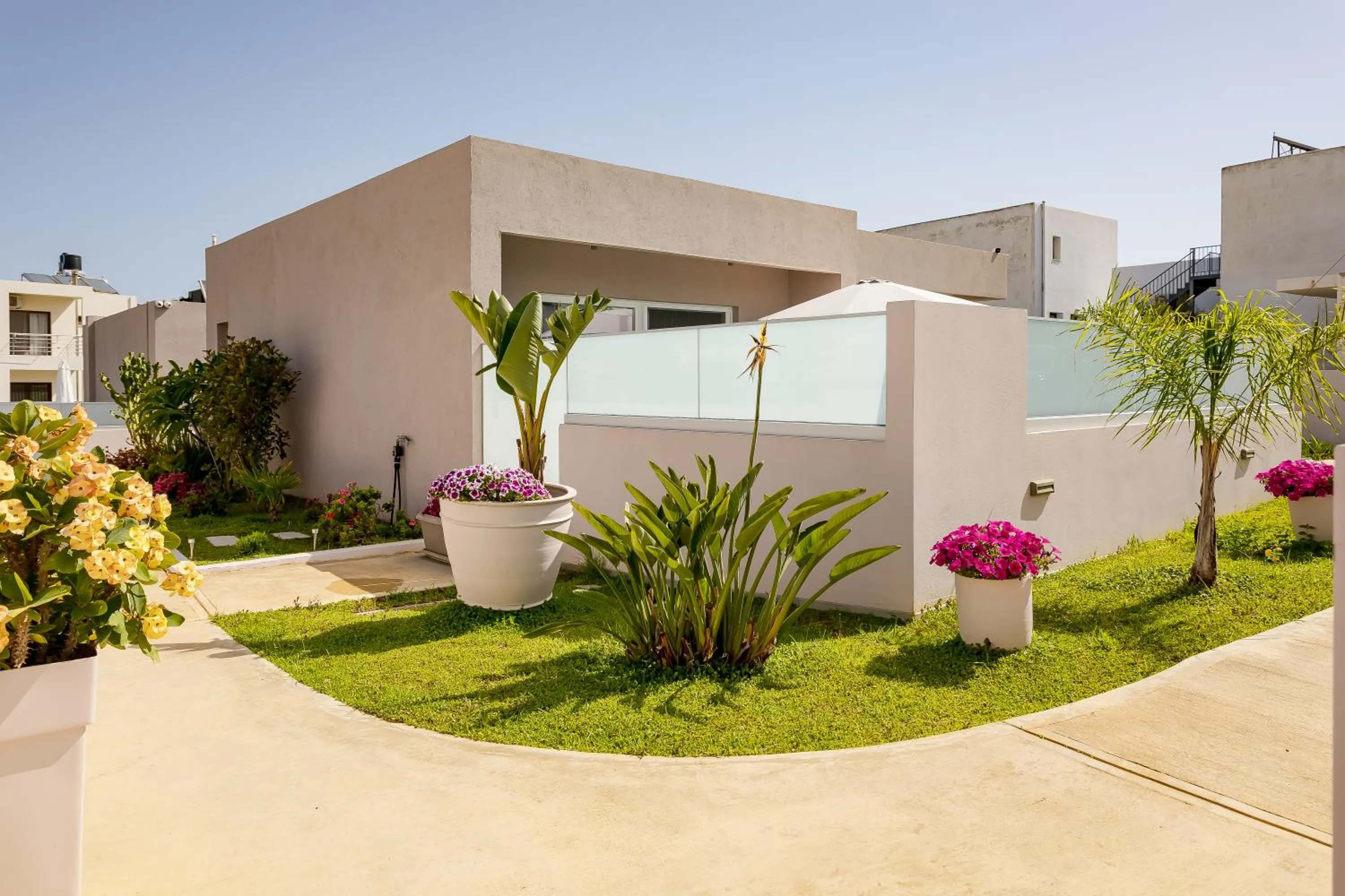 Property building in Sarpidon Suites