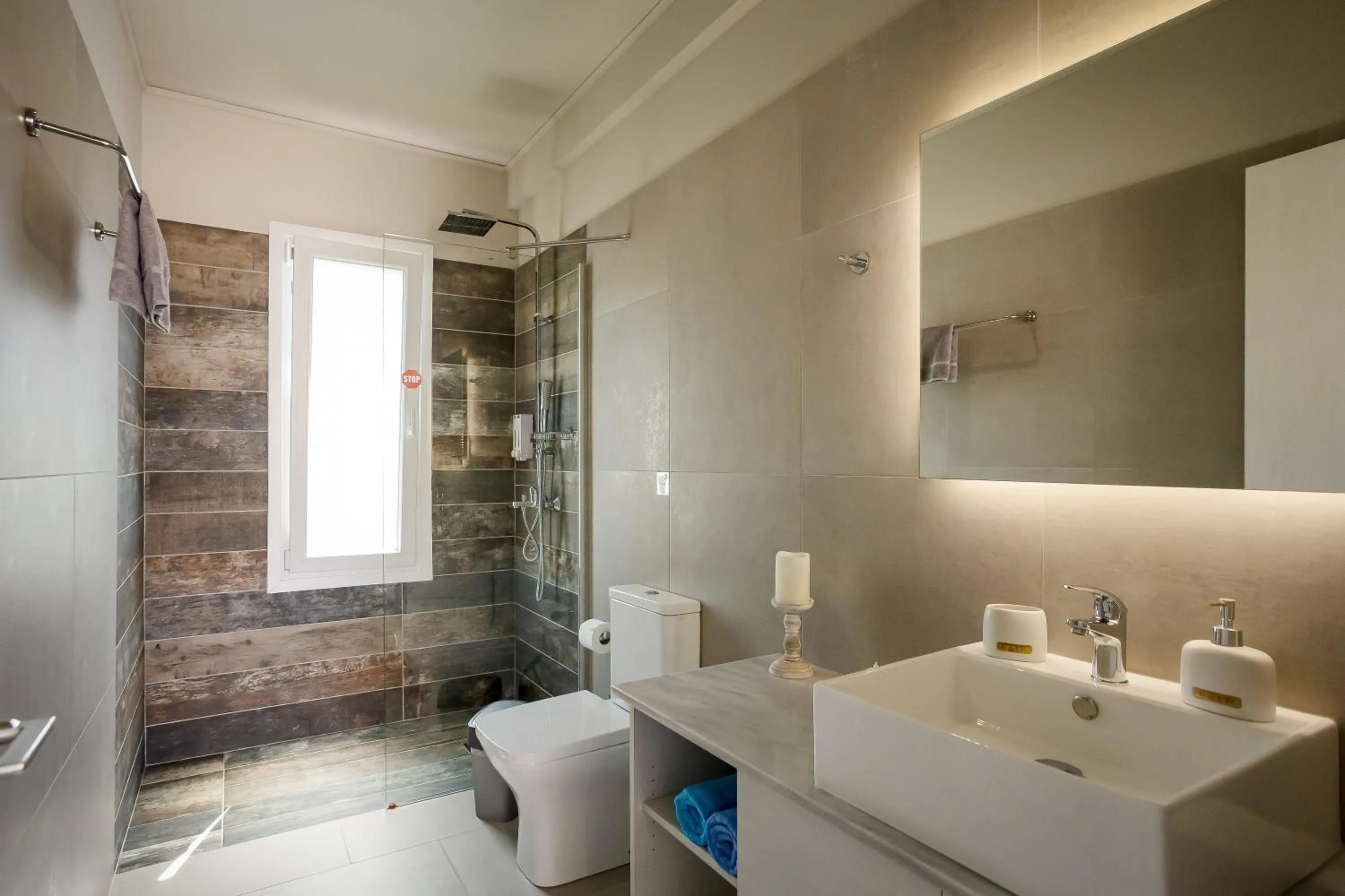 Bathroom in Sarpidon Suites