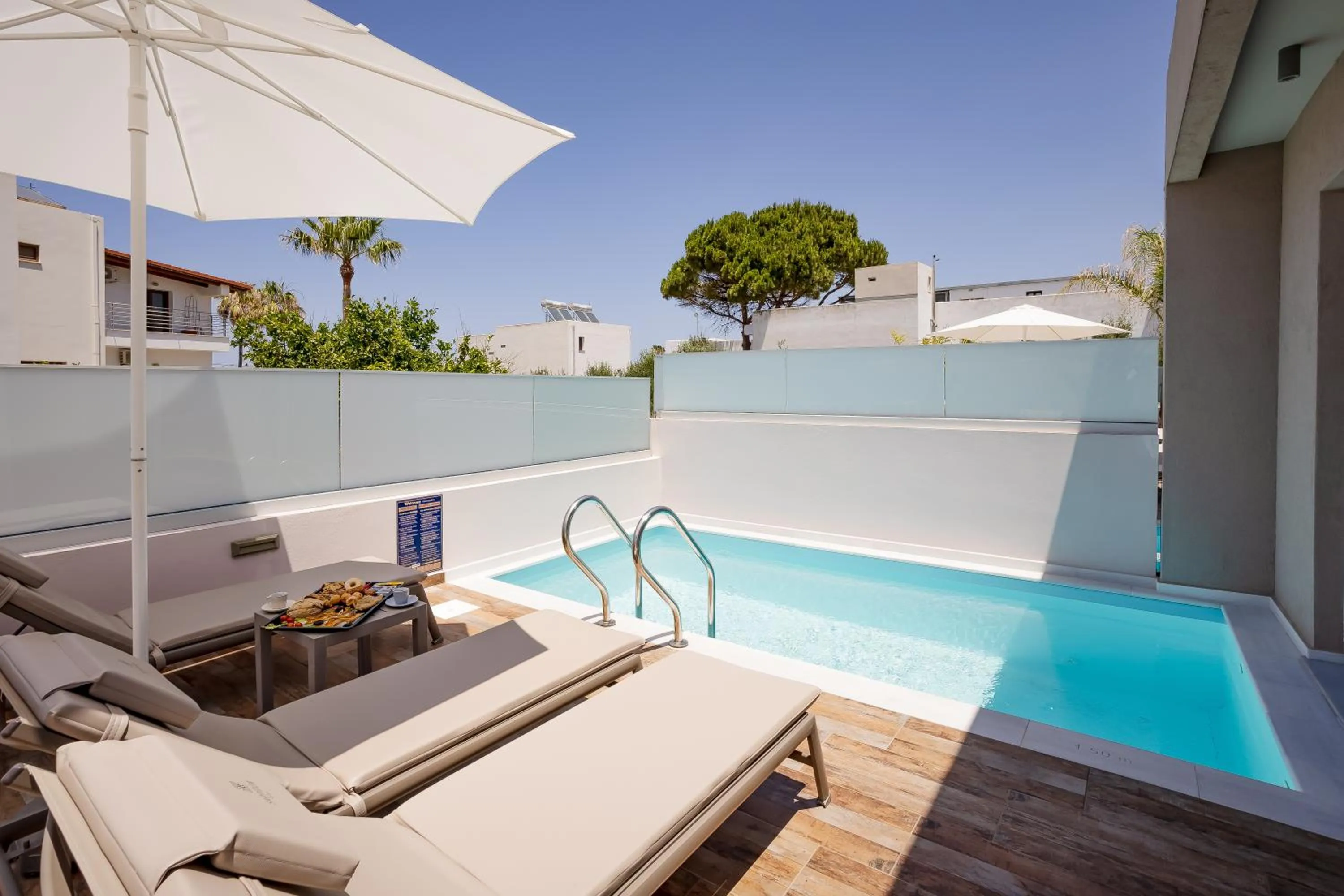 Swimming pool in Sarpidon Suites