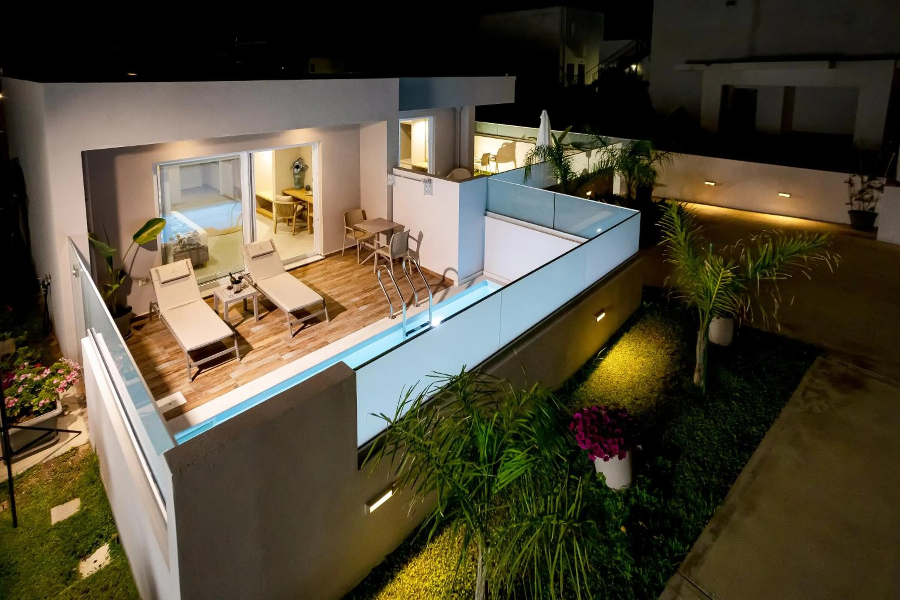 Night in Sarpidon Suites