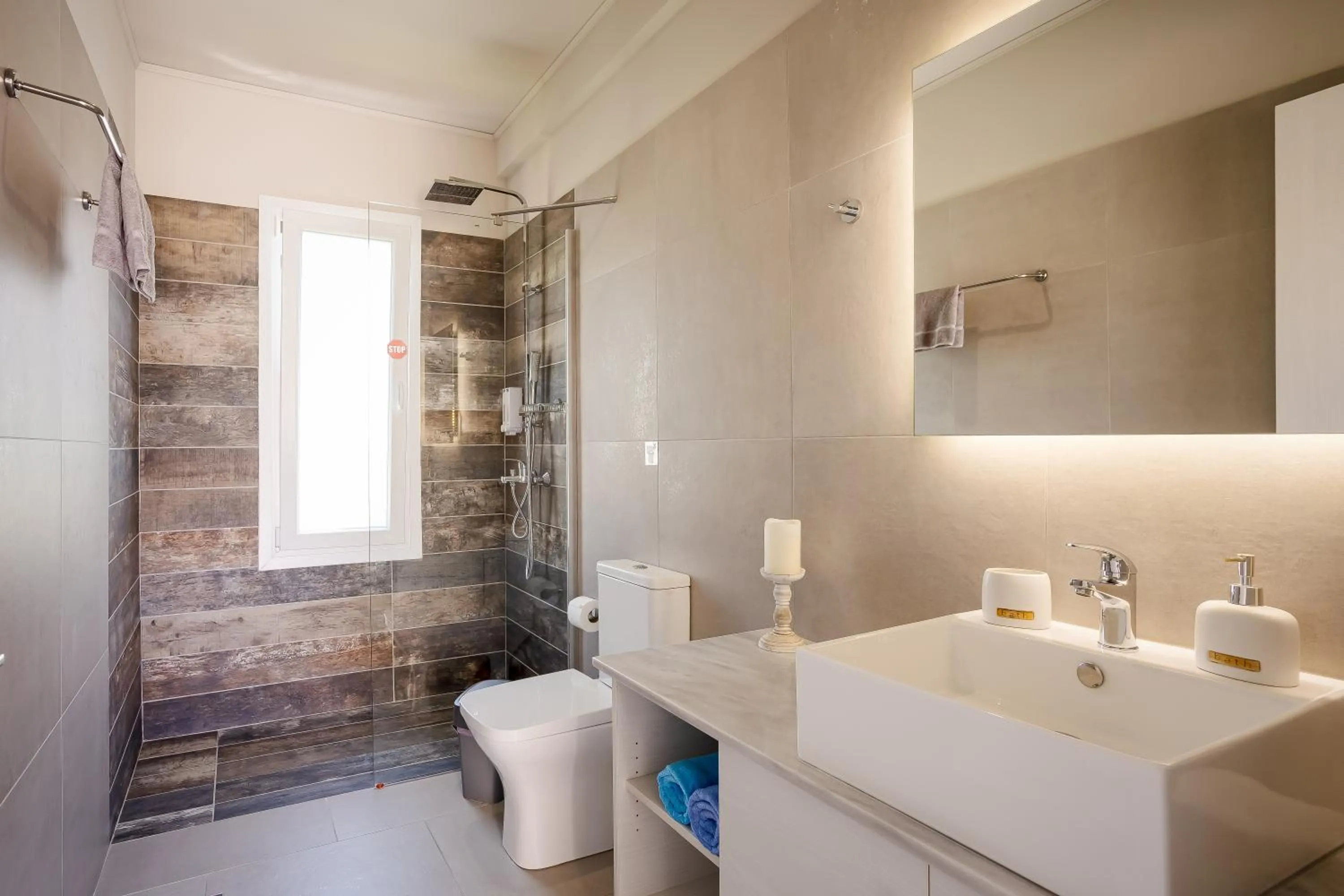 Bathroom in Sarpidon Suites