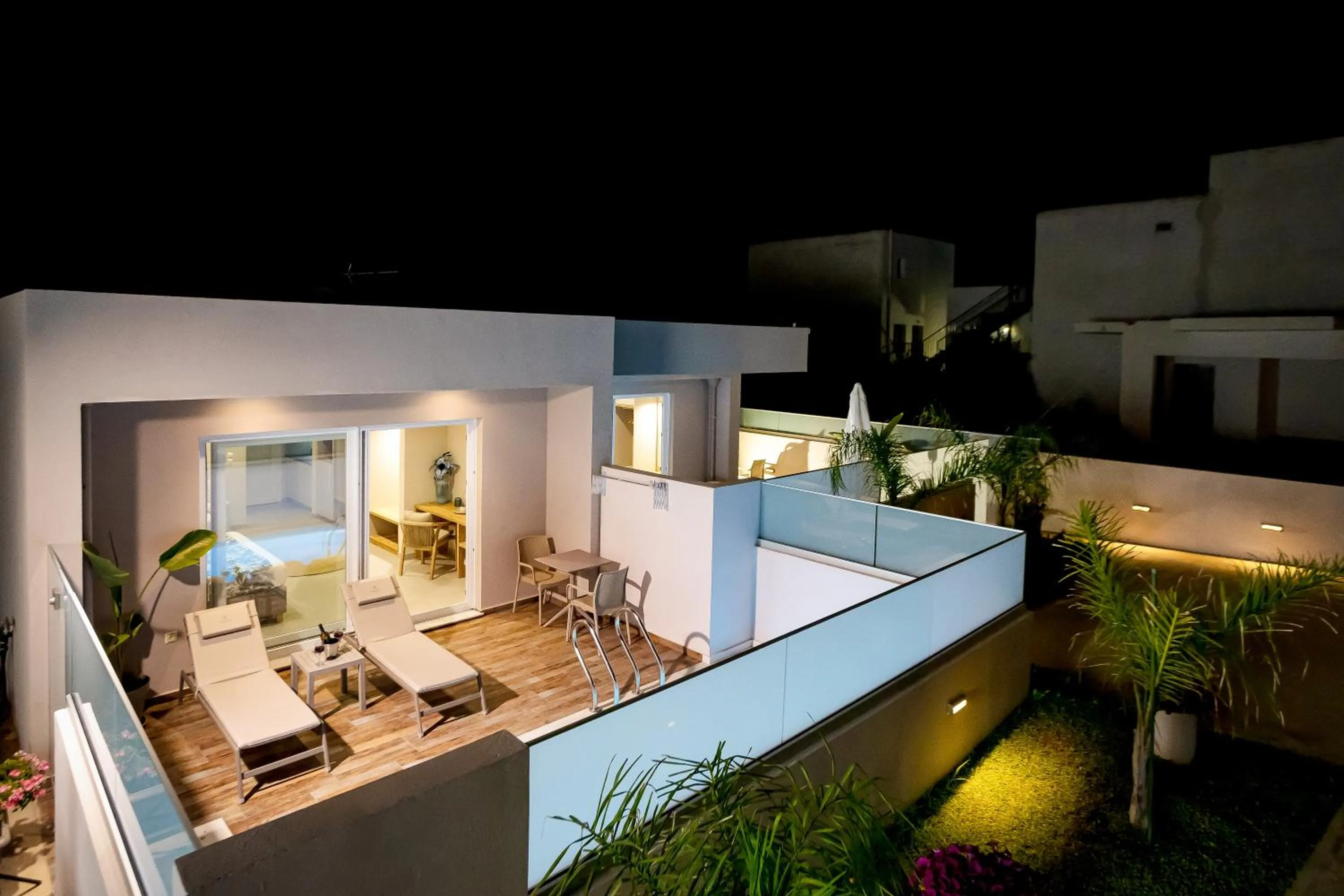 Night in Sarpidon Suites