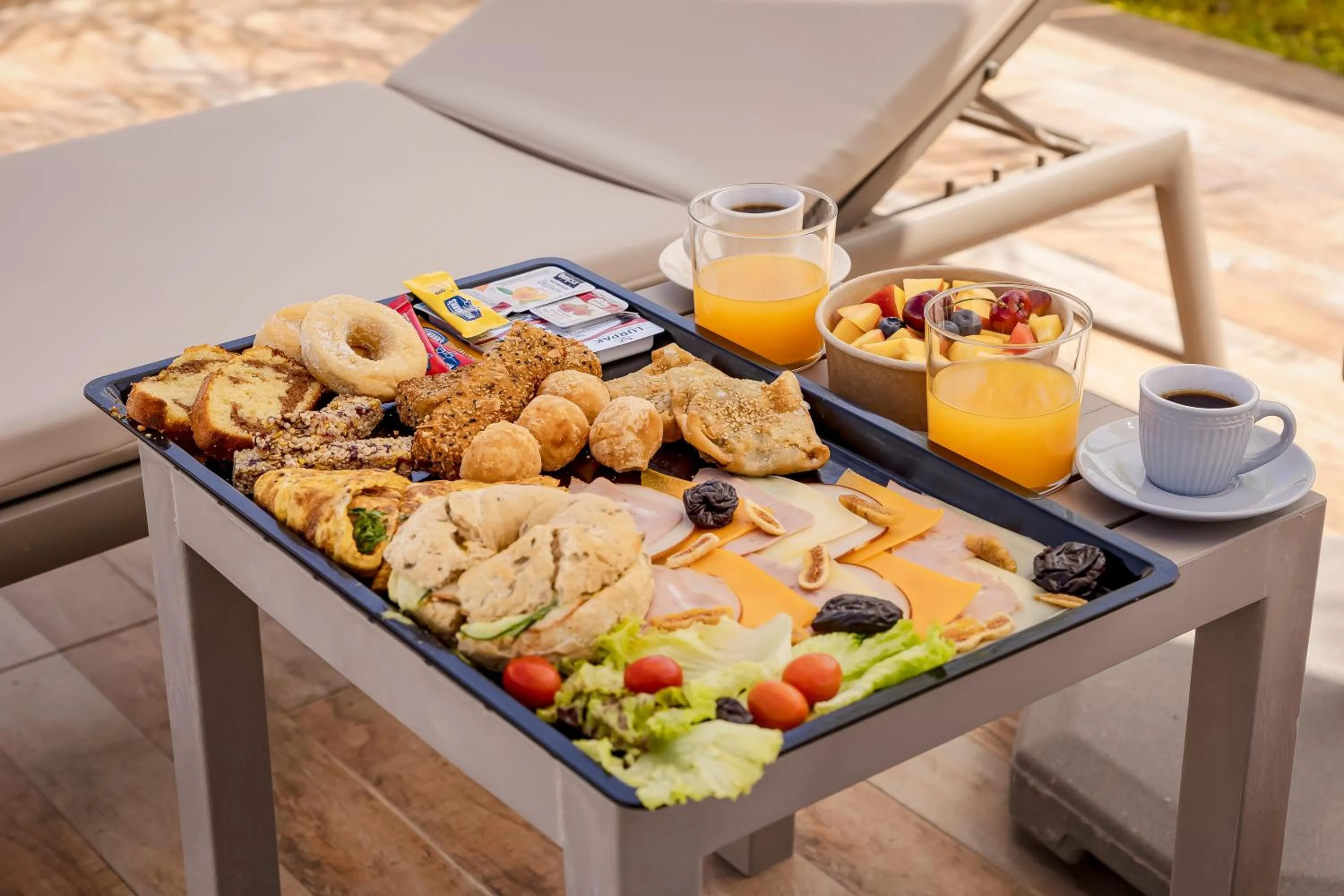 Breakfast in Sarpidon Suites