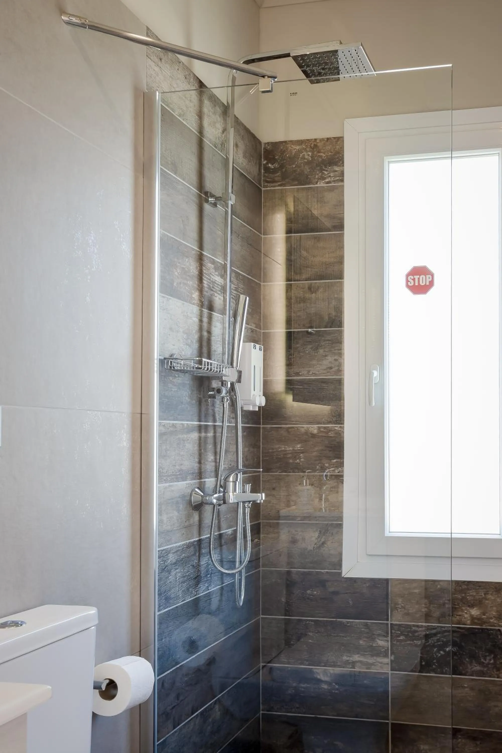 Bathroom in Sarpidon Suites