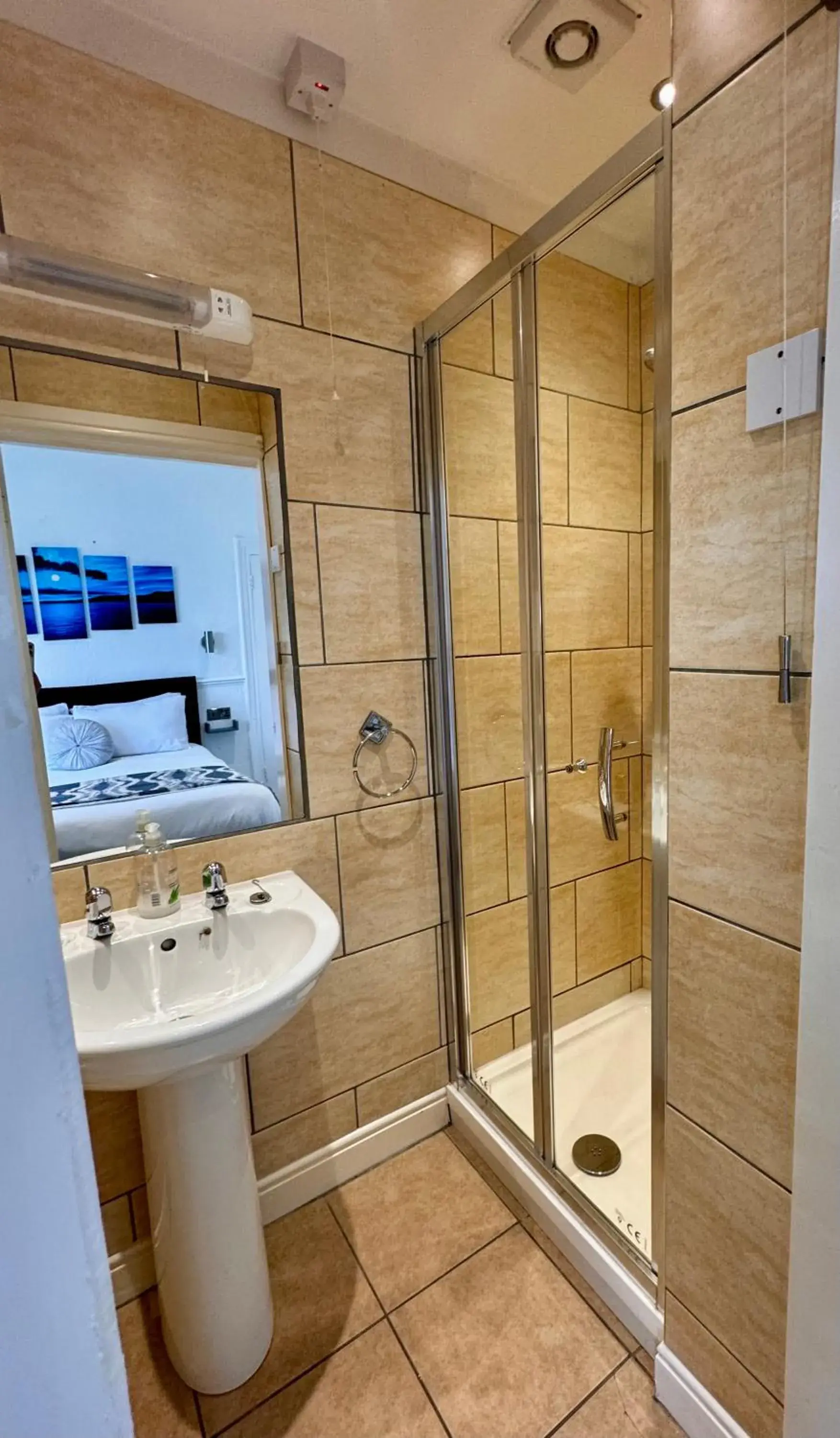 Double Room in Charnwood Regency Guest House Double Room in Charnwood Regency Guest House