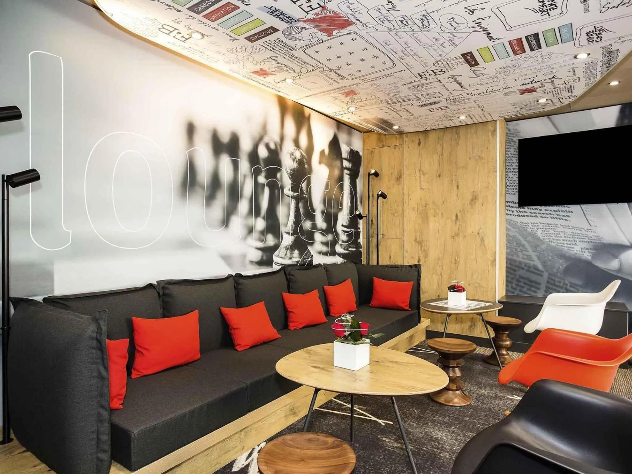 Lounge or bar in ibis Cannes Centre