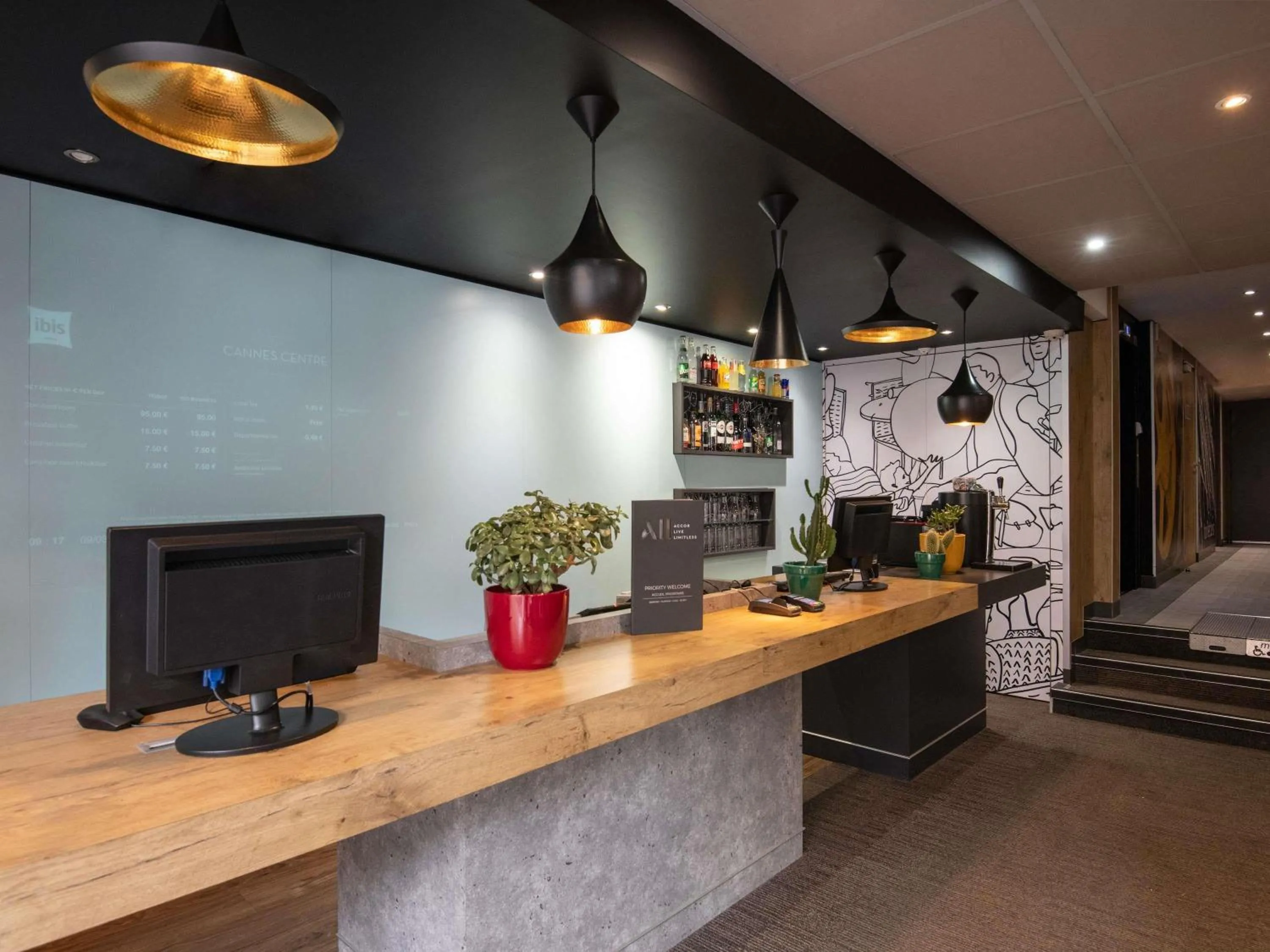 Property building in ibis Cannes Centre