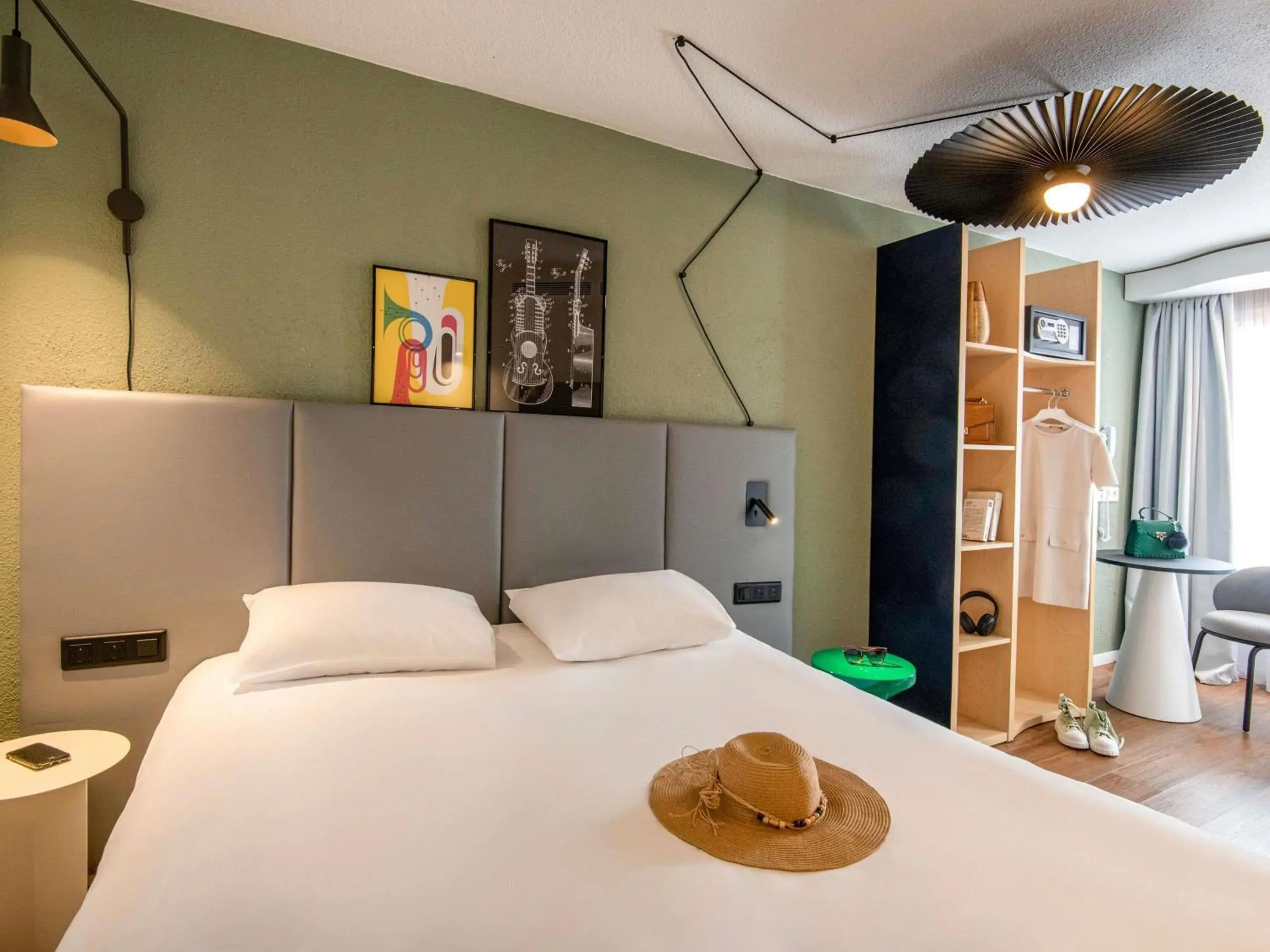 Bedroom, Bed in ibis Cannes Centre Bedroom, Bed in ibis Cannes Centre