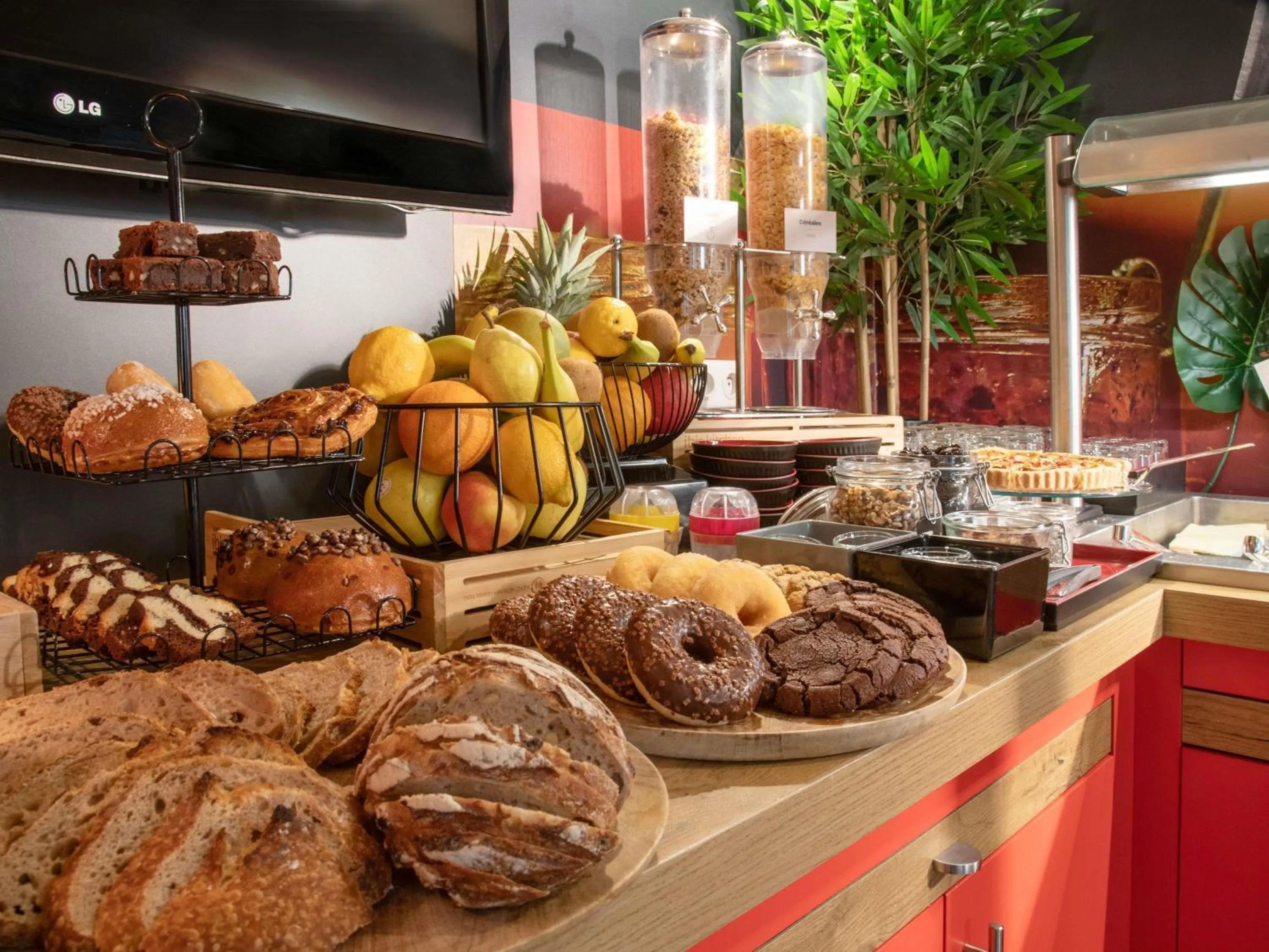 Property building in ibis Cannes Centre