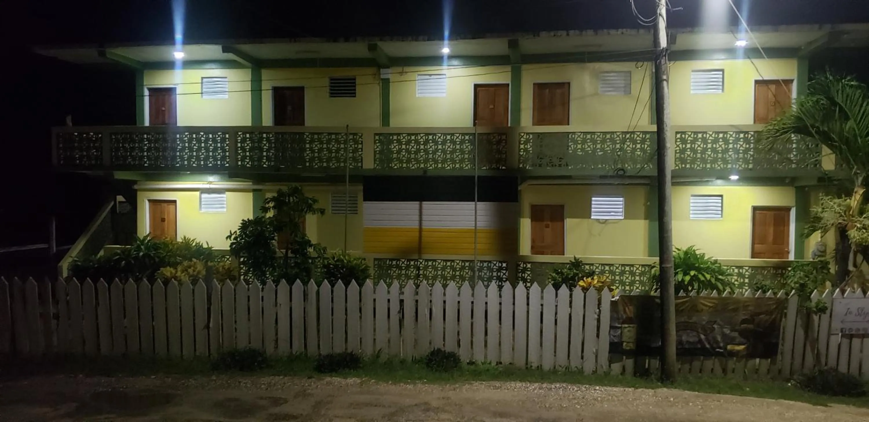 Property building in Pal's on the beach - Dangriga, Belize