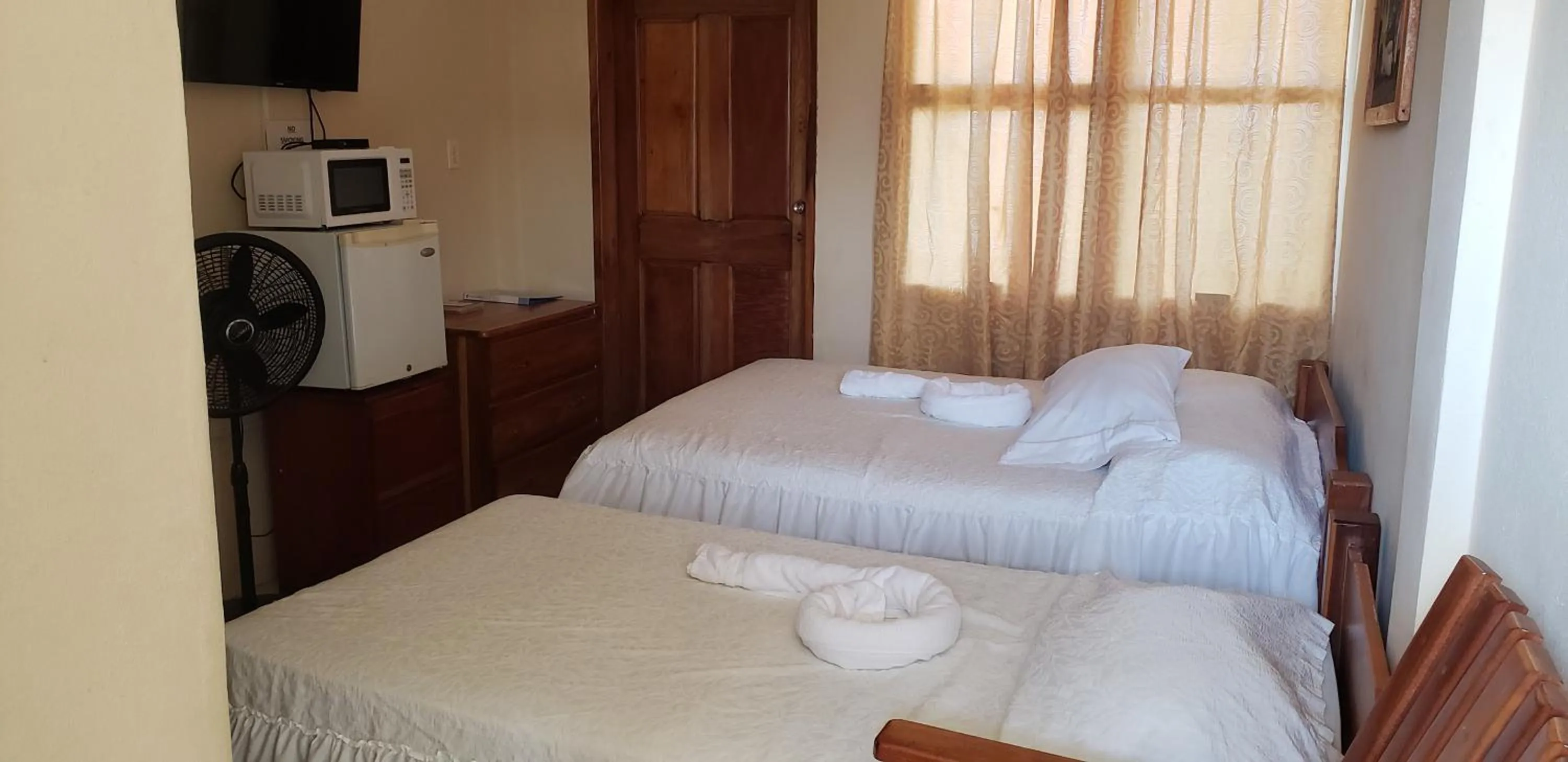 Photo of the whole room, Bed in Pal's on the beach - Dangriga, Belize