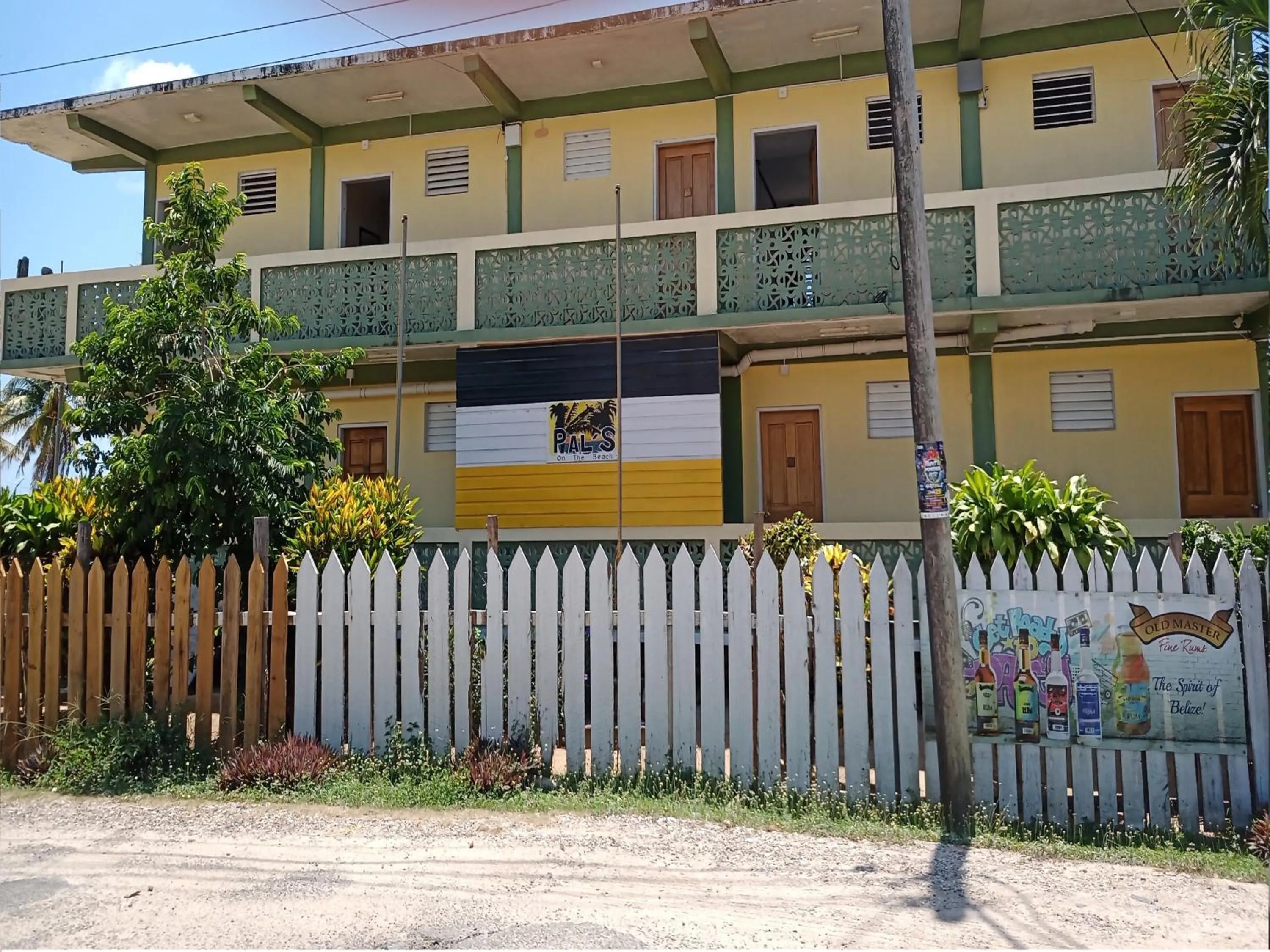 Pal's on the beach - Dangriga, Belize