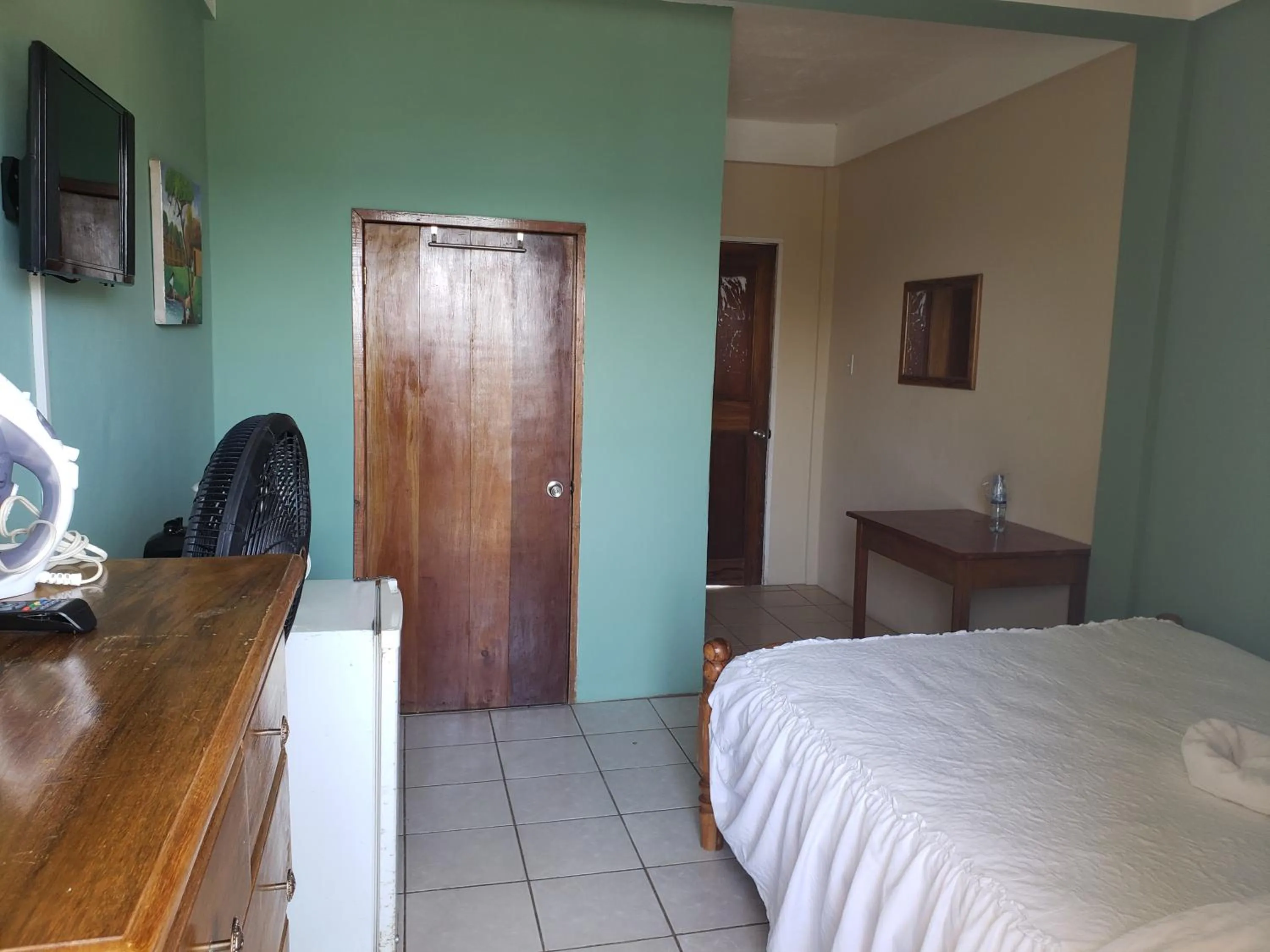 Photo of the whole room, Bed in Pal's on the beach - Dangriga, Belize