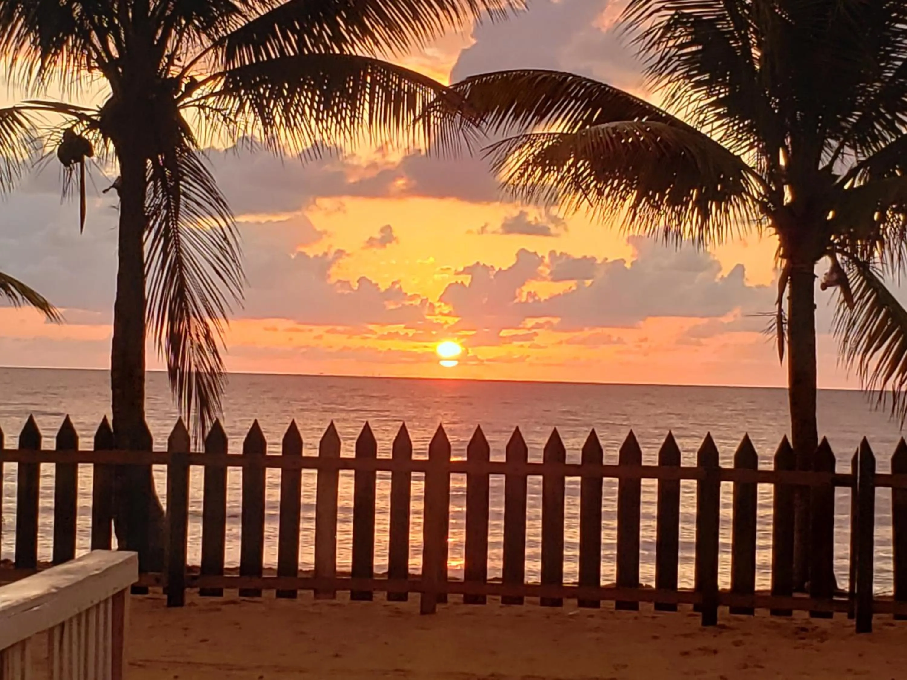 Sea view in Pal's on the beach - Dangriga, Belize