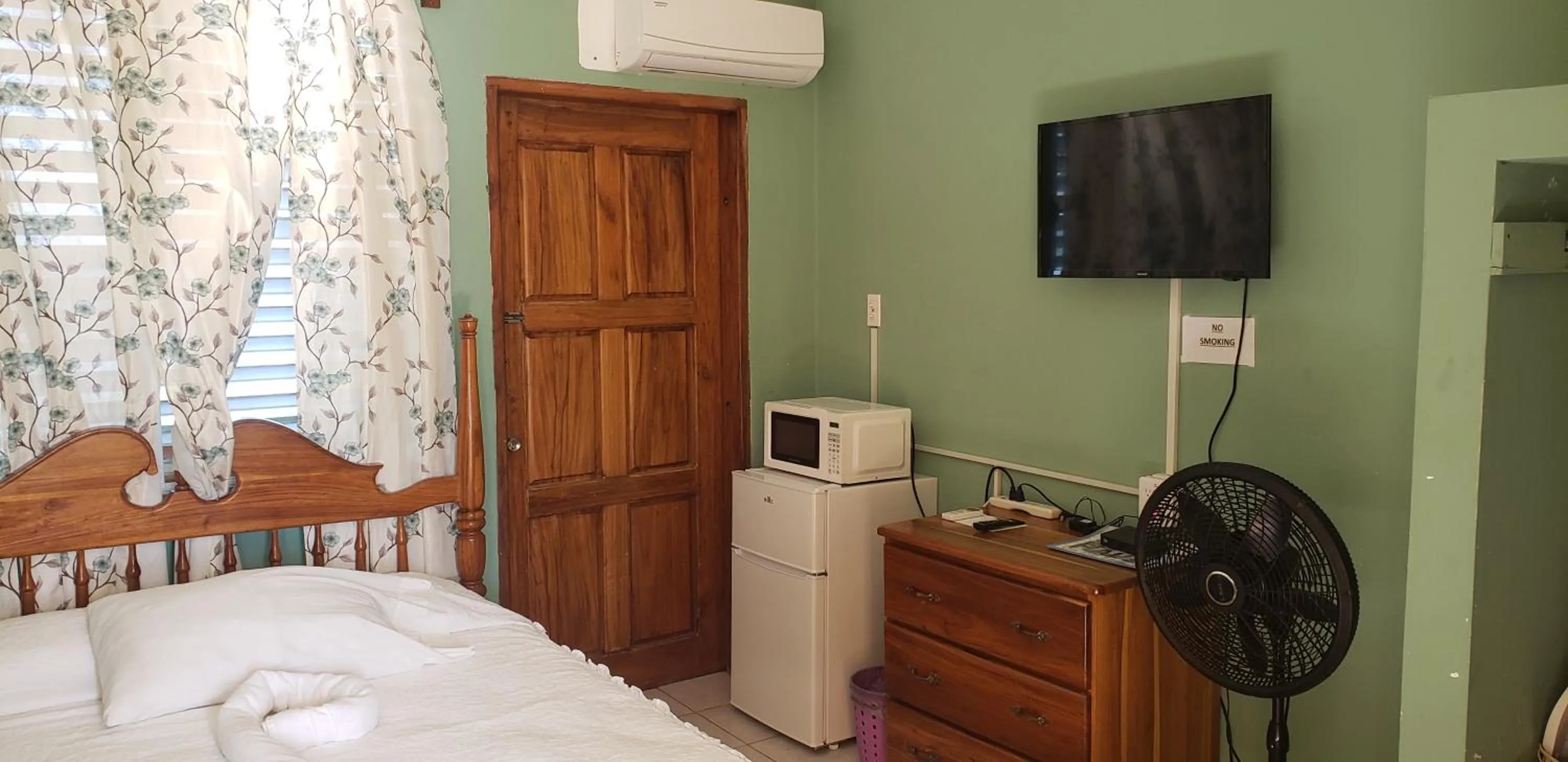 View (from property/room), Bed in Pal's on the beach - Dangriga, Belize