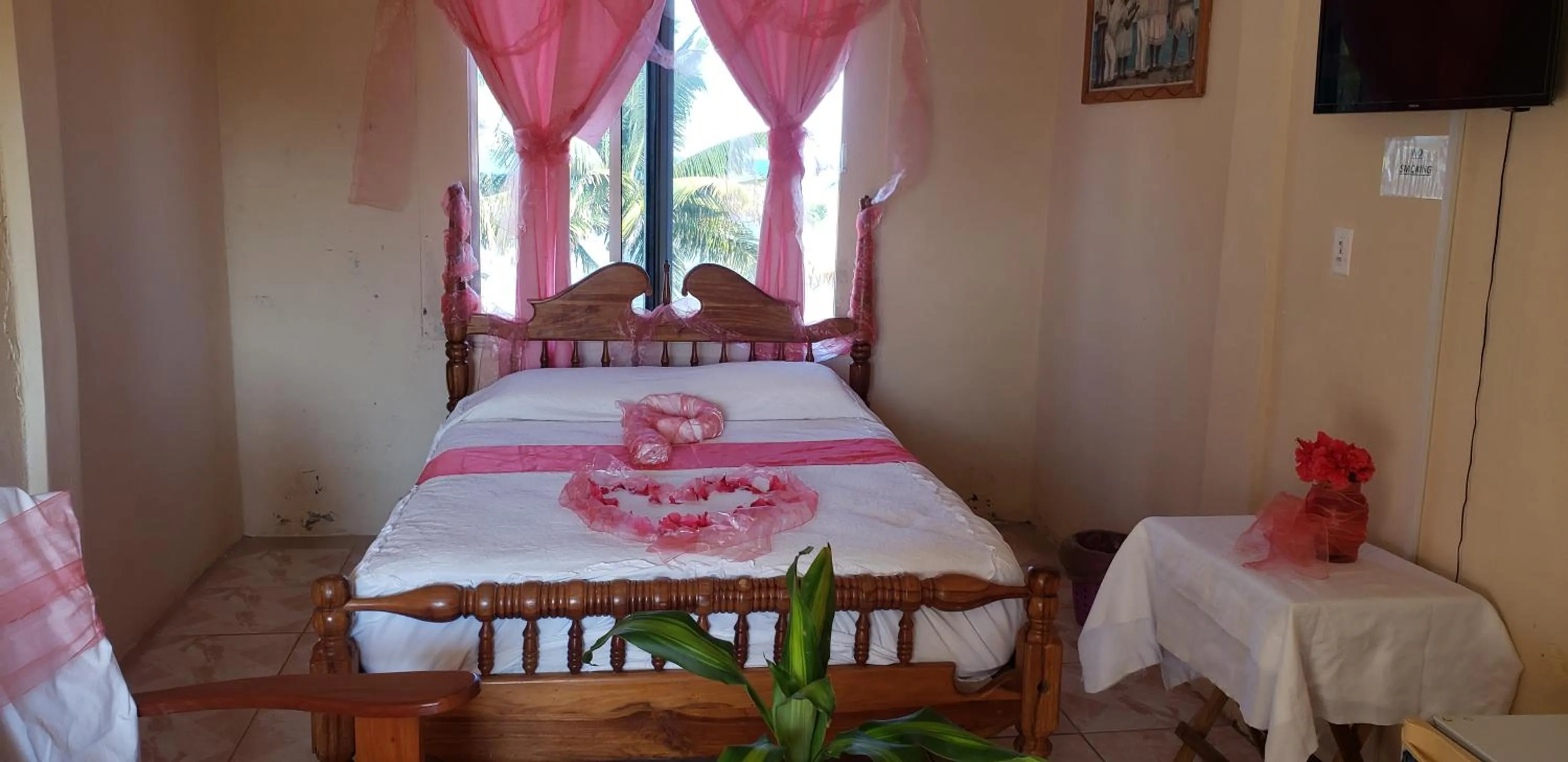 Photo of the whole room, Bed in Pal's on the beach - Dangriga, Belize