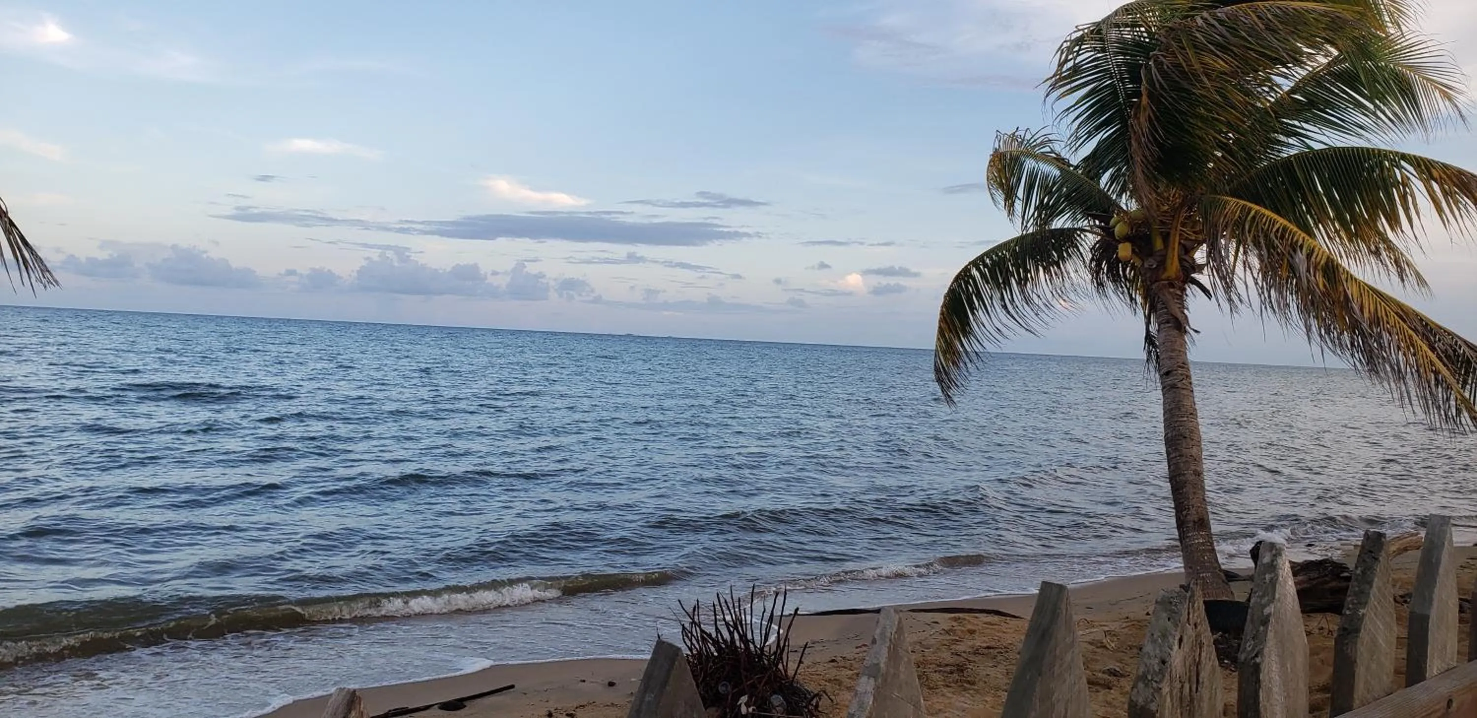 Sea view in Pal's on the beach - Dangriga, Belize