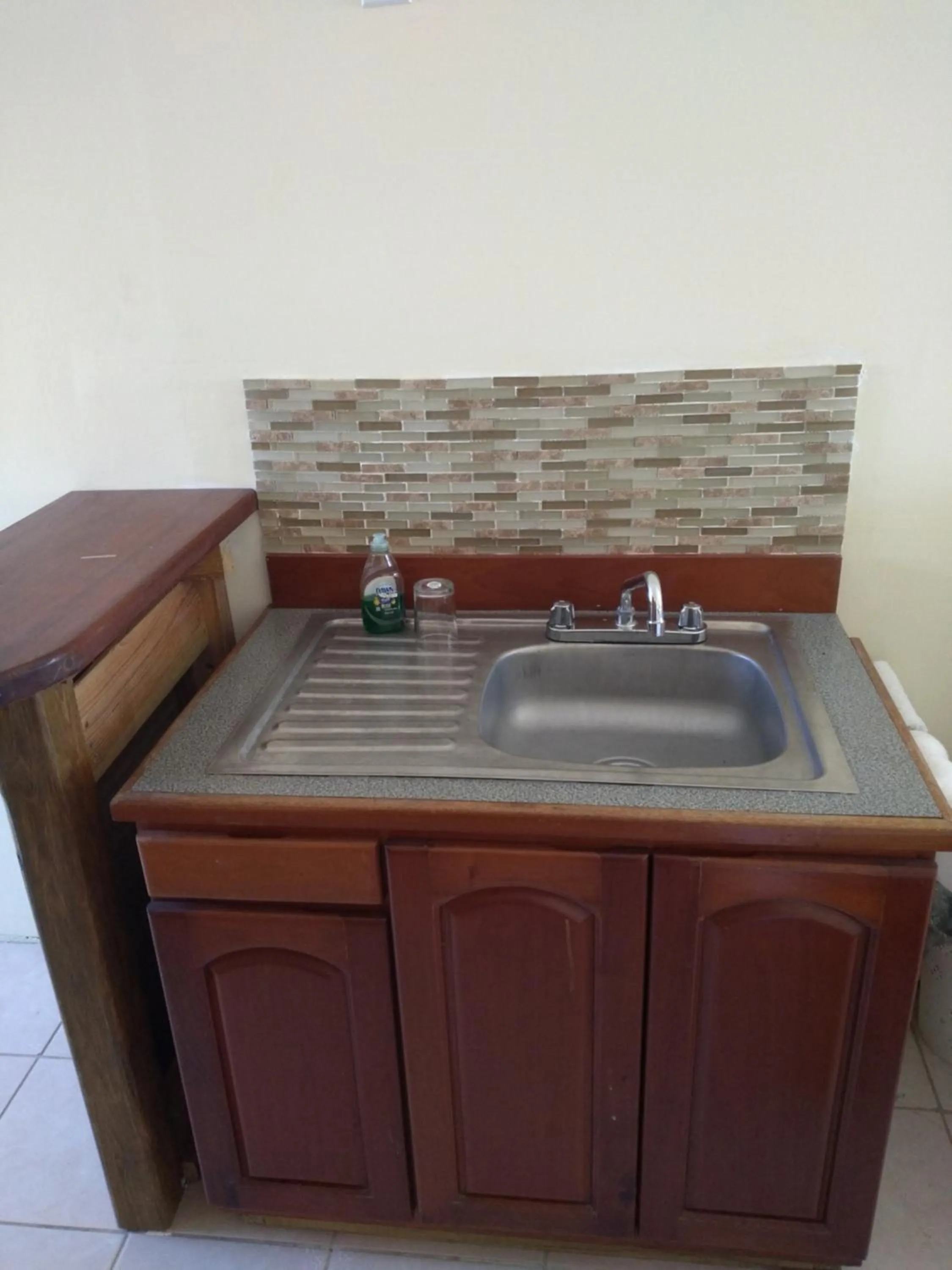 Kitchen or kitchenette in Pal's on the beach - Dangriga, Belize