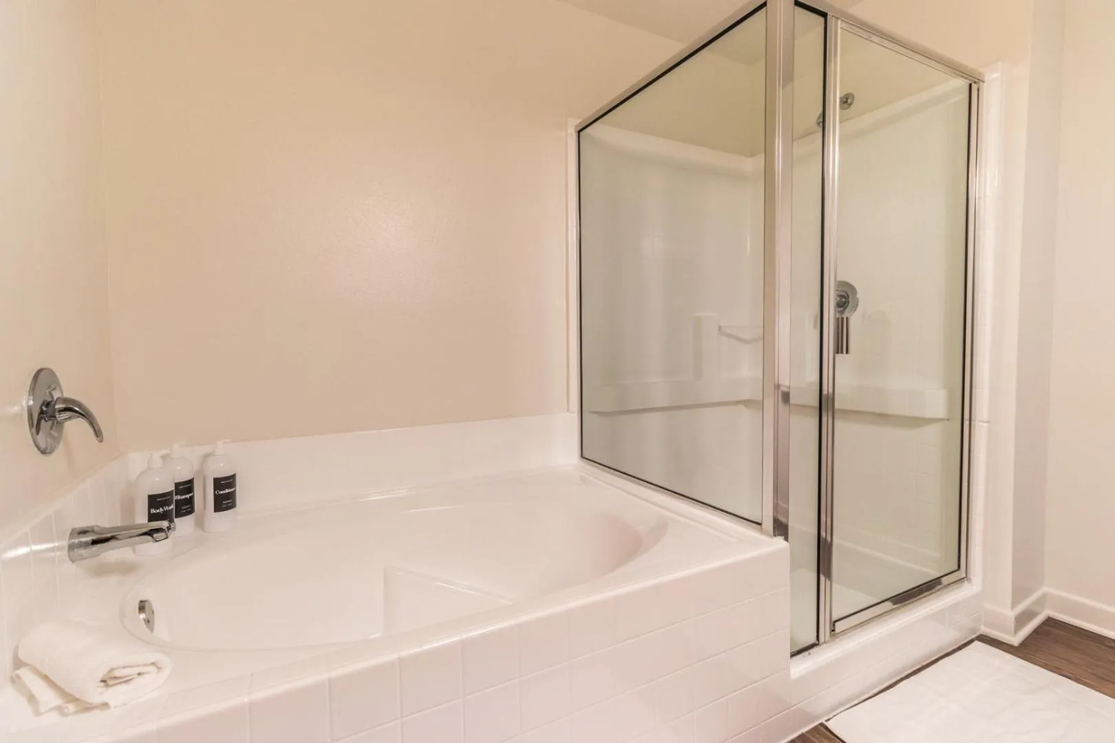Bathroom in 2BD 2BTH Condo 10 Min Walk to Santa Monica Beach
