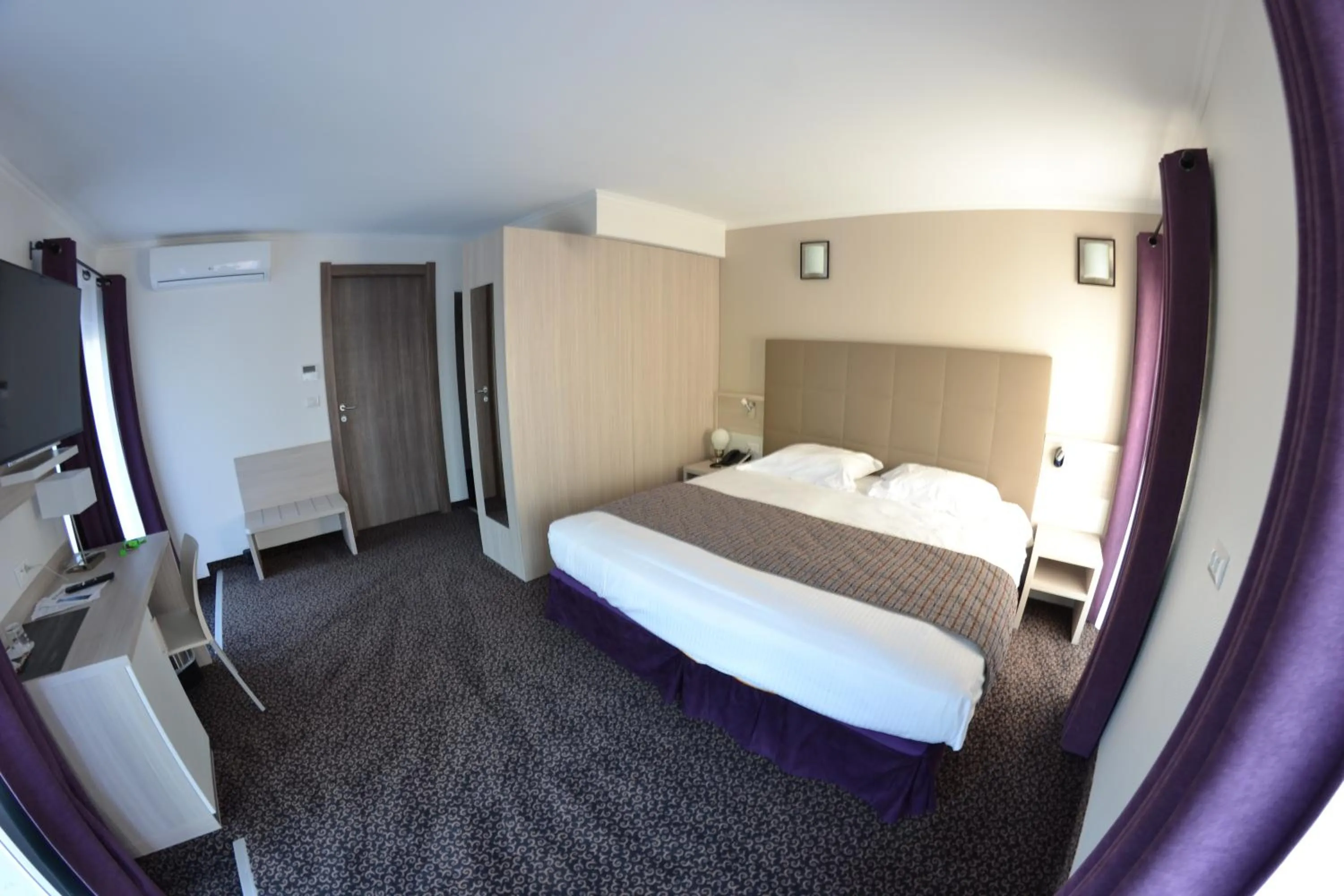 Bed in Savoy Hôtel Evian