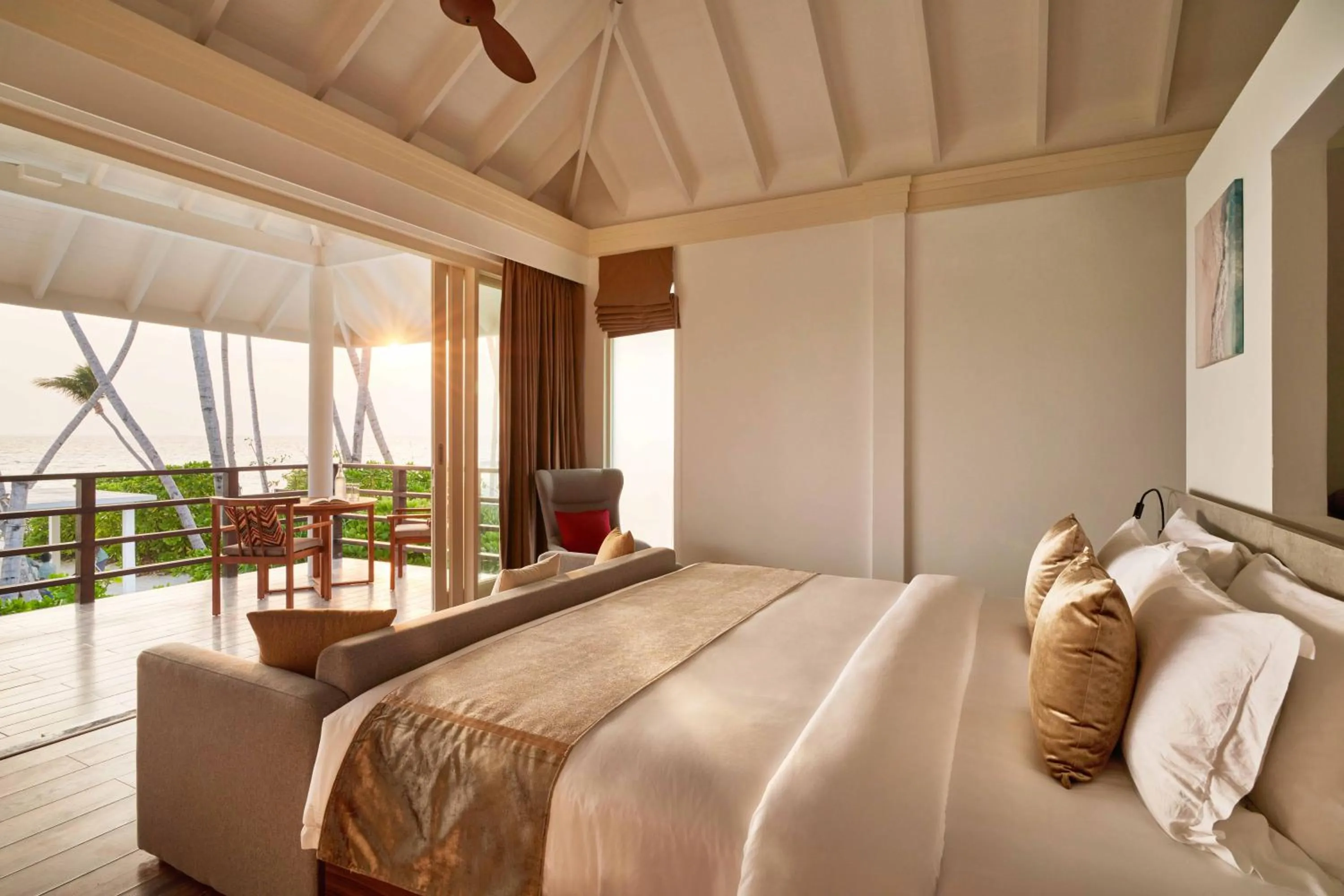 Bed in Siyam World Maldives - 24-Hour Premium All-inclusive with Free Transfer