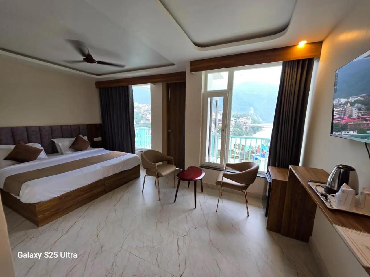 Living room, Bed in Hotel Shiva Yog Sthal