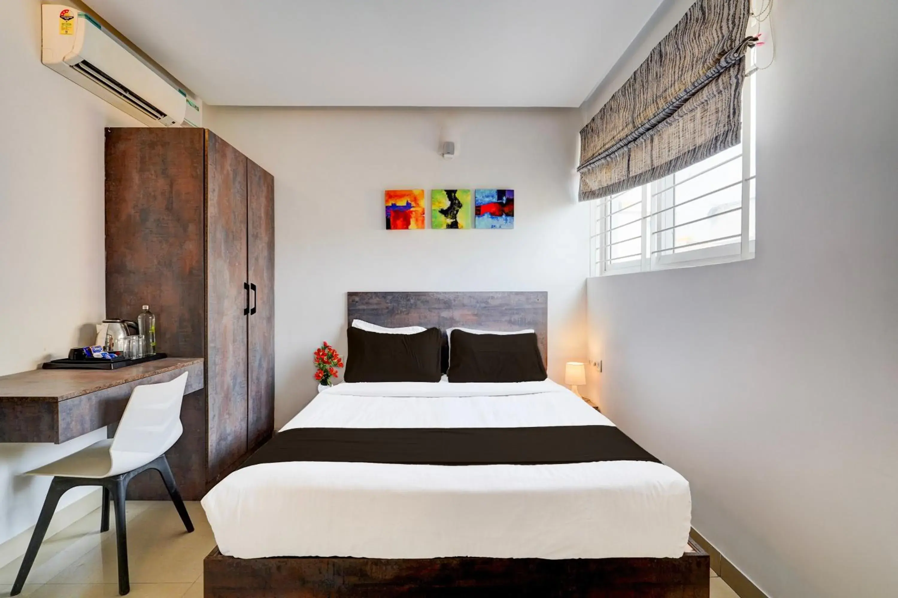 Bedroom, Bed in Super Townhouse Hebbal Bedroom, Bed in Super Townhouse Hebbal