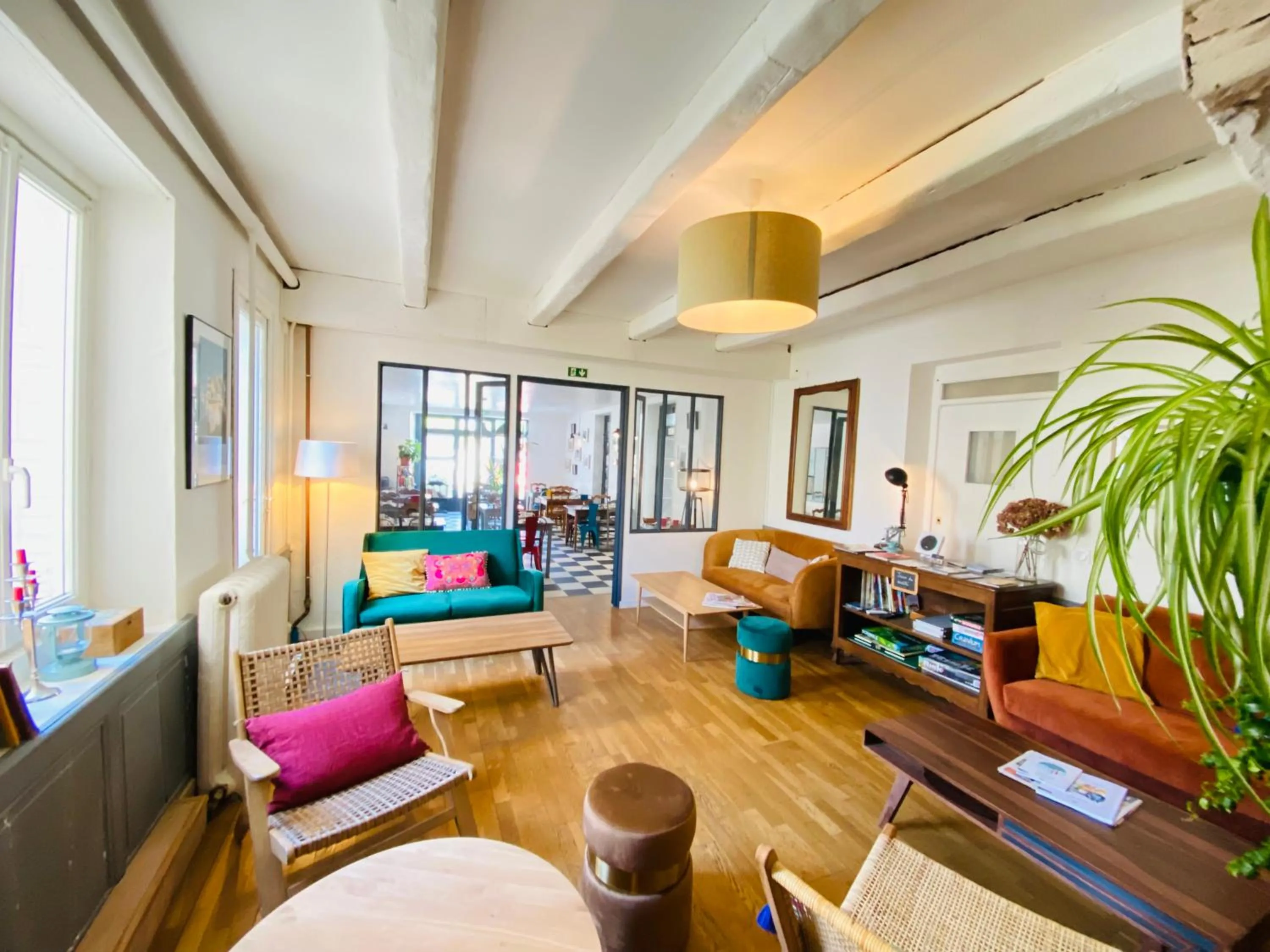 Communal lounge/ TV room in Hotel Saint-Michel