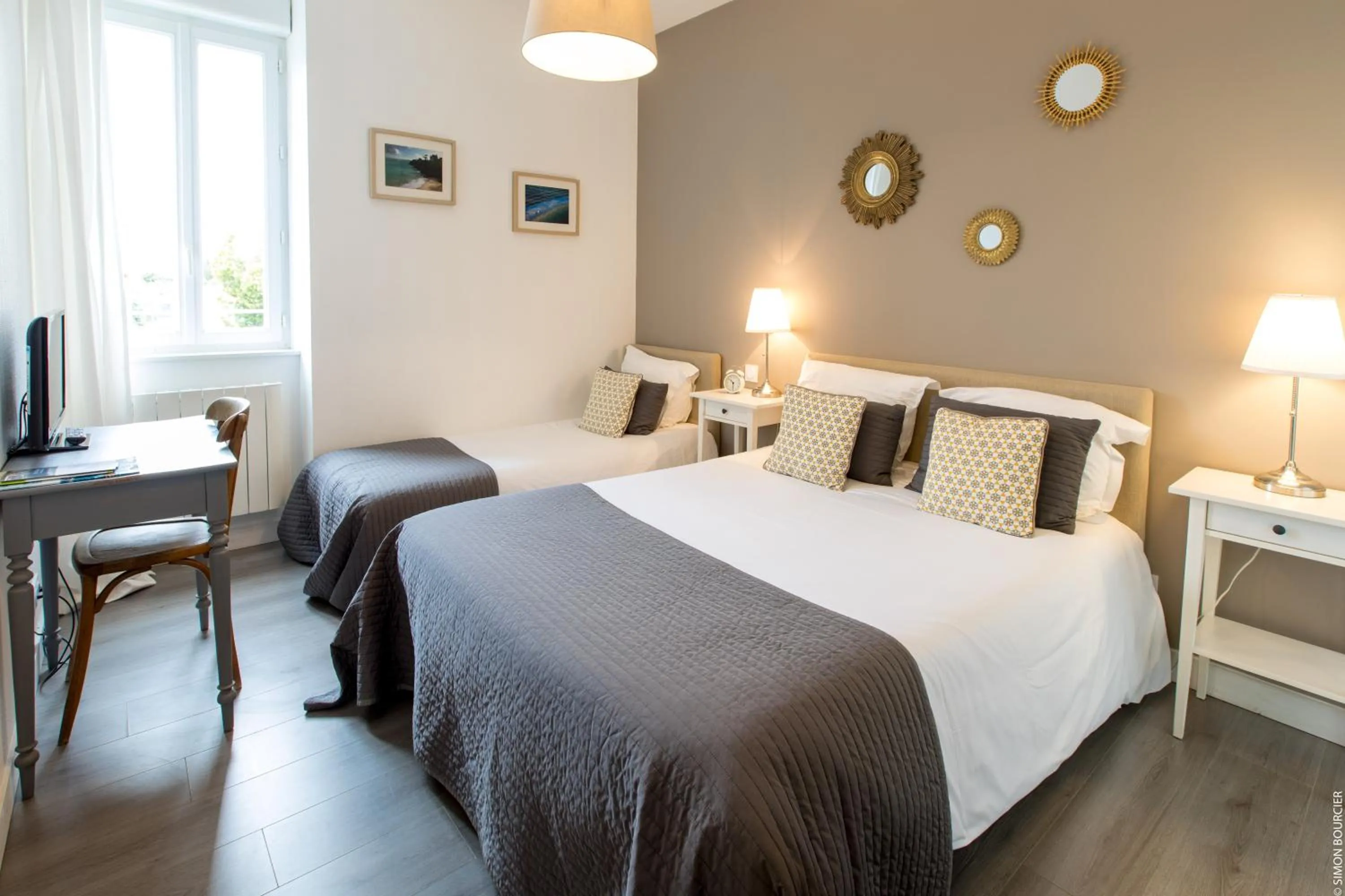 Bedroom, Bed in Hotel Saint-Michel