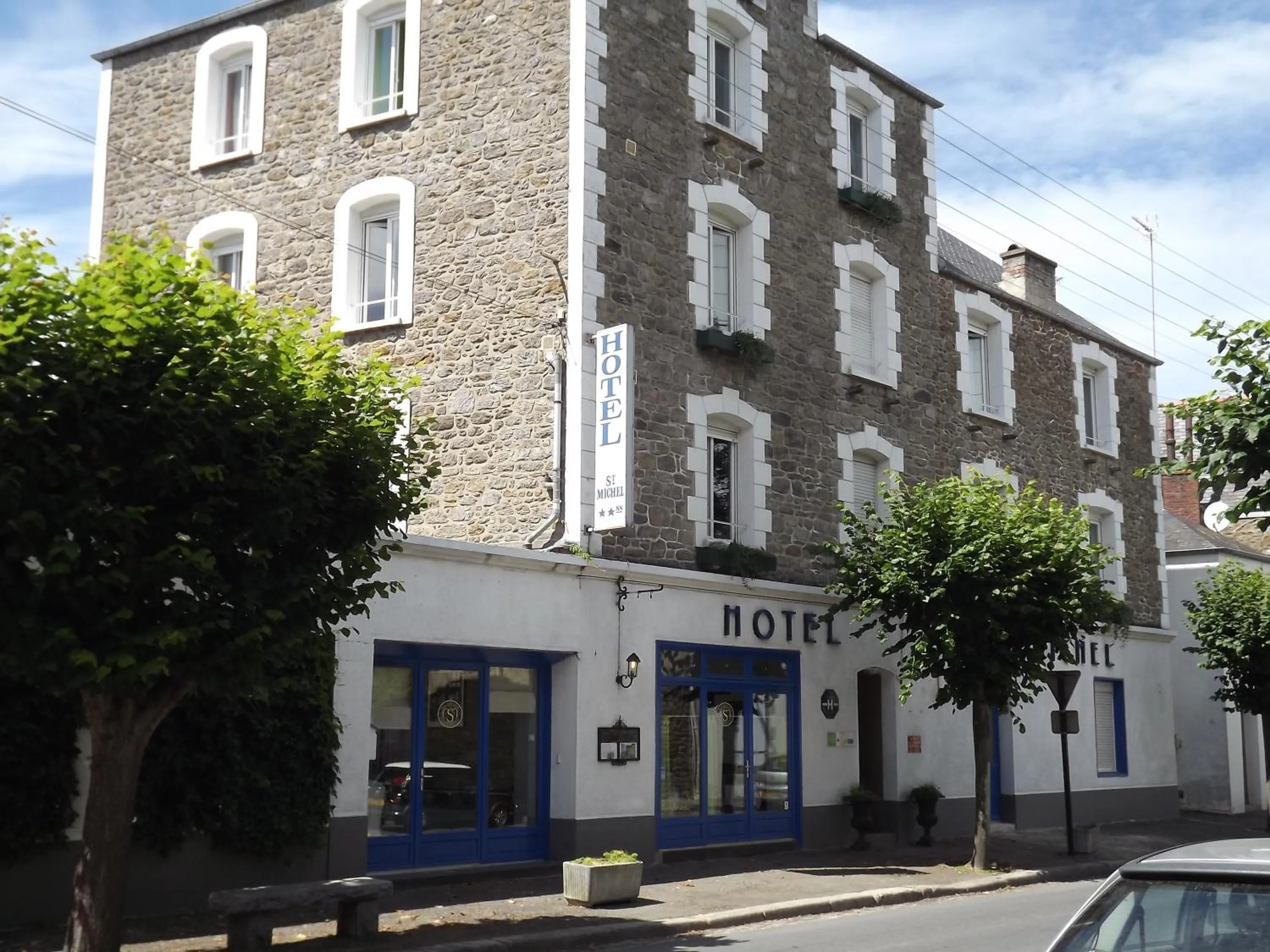 Facade/entrance in Hotel Saint-Michel